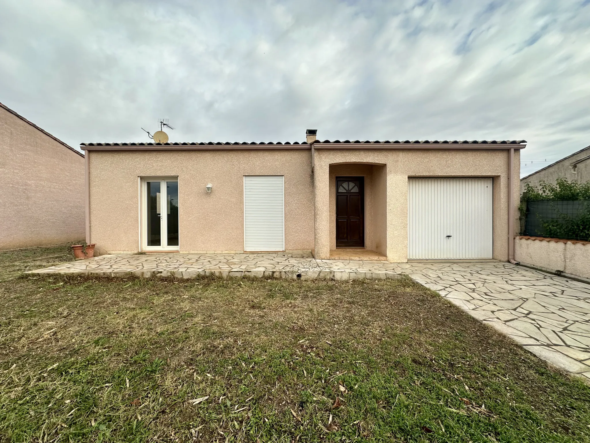 Maison récente de 90 m² avec jardin et garage à Rustiques, proche Carcassonne 