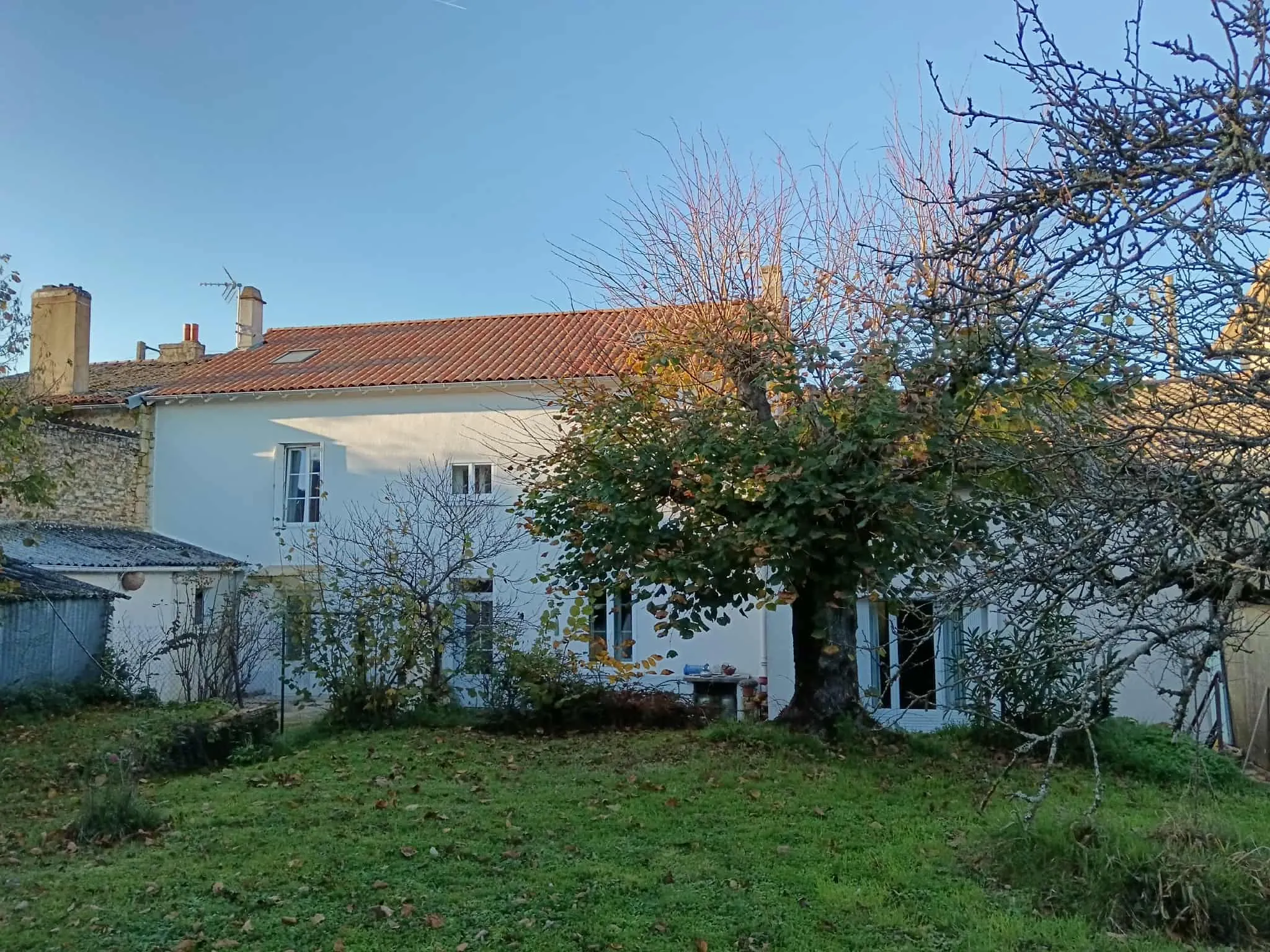 Vente d’un ensemble immobilier comprenant deux maisons à Valence-en-Poitou 