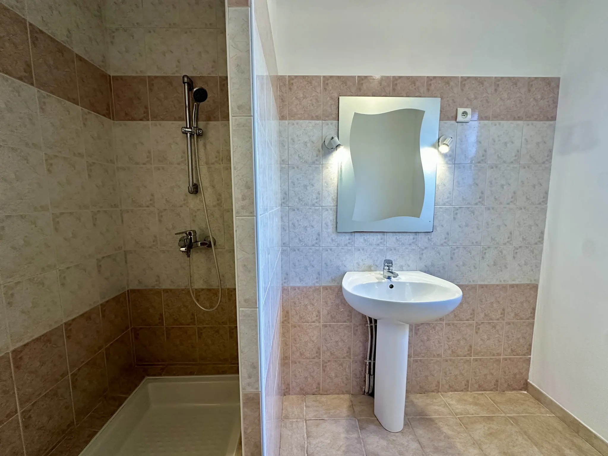 Maison récente de 90 m² avec jardin et garage à Rustiques, proche Carcassonne 