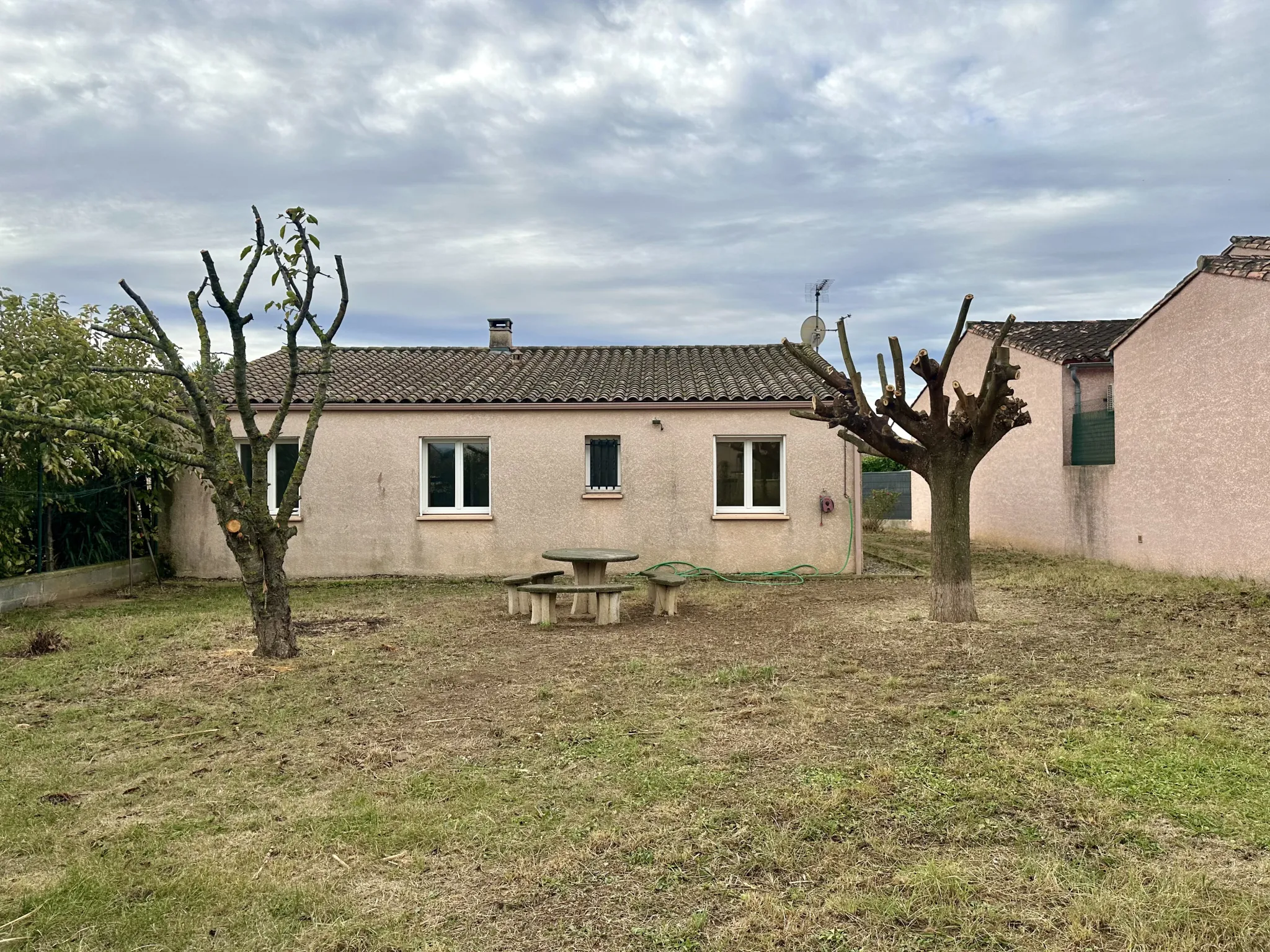 Maison récente de 90 m² avec jardin et garage à Rustiques, proche Carcassonne 