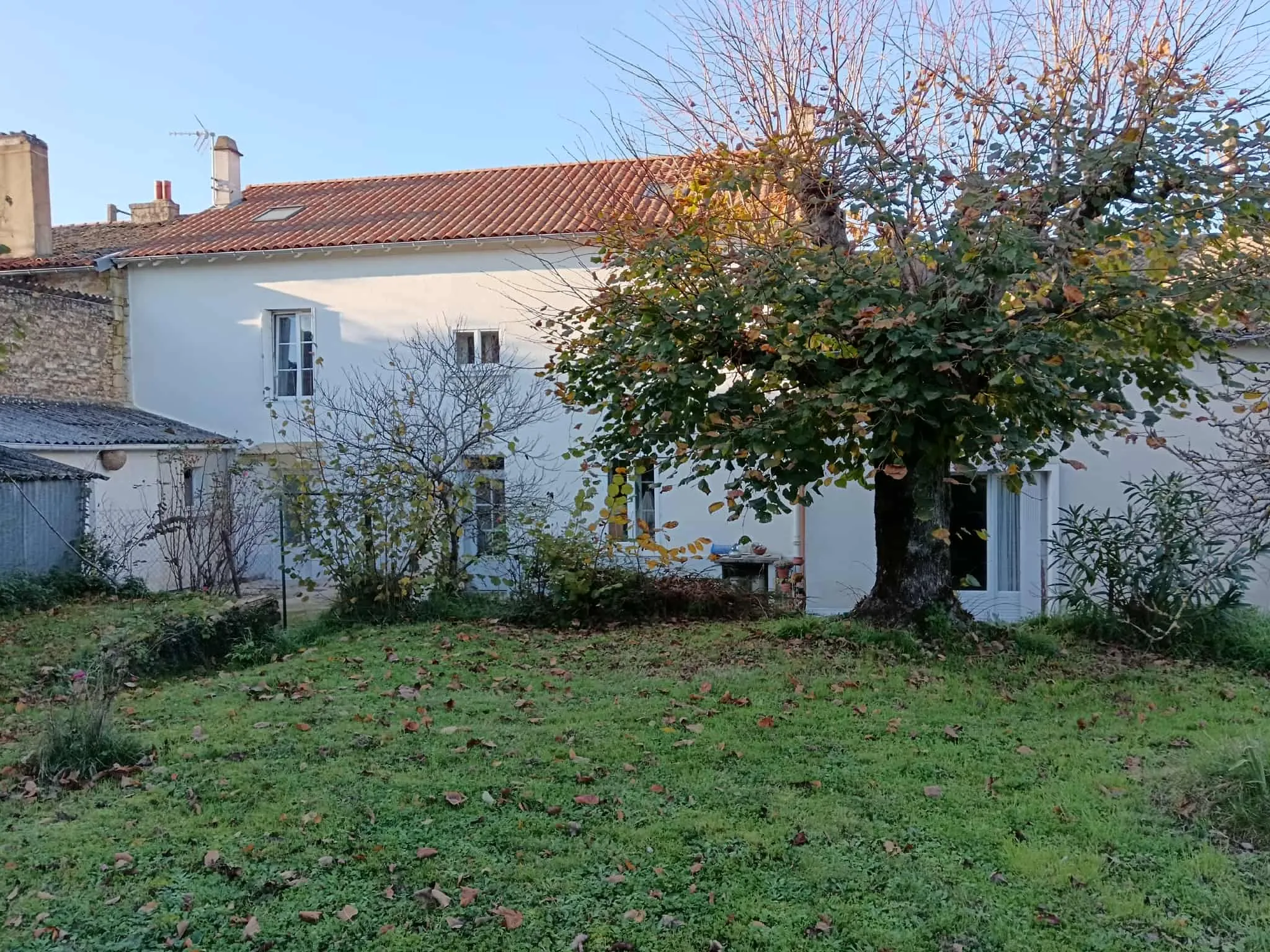Vente d’un ensemble immobilier comprenant deux maisons à Valence-en-Poitou 