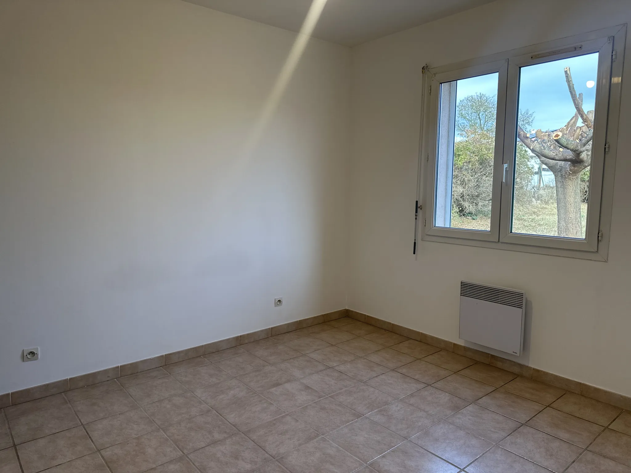 Maison récente de 90 m² avec jardin et garage à Rustiques, proche Carcassonne 