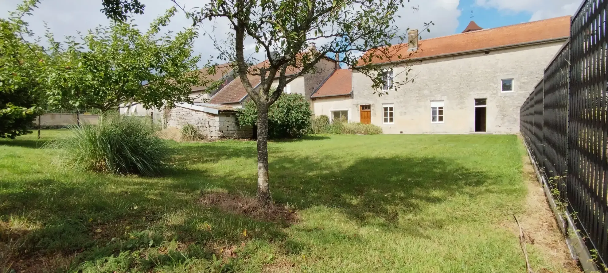 Belle maison avec annexes à vendre à Lamothe en Blaisy 