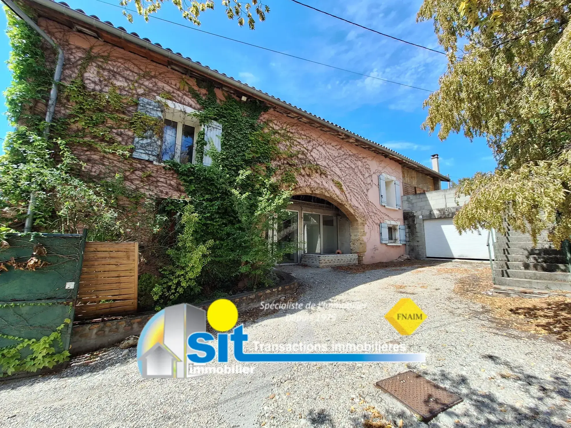 Appartement à rénover de 163m² avec terrasse à Chonas l'Amballan