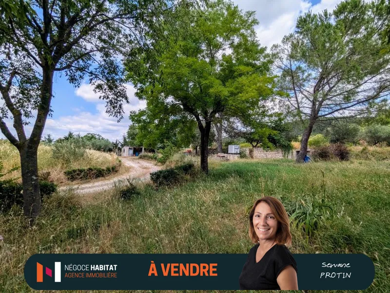 Terrain à bâtir de 4025 m² à Montmirat avec vue panoramique