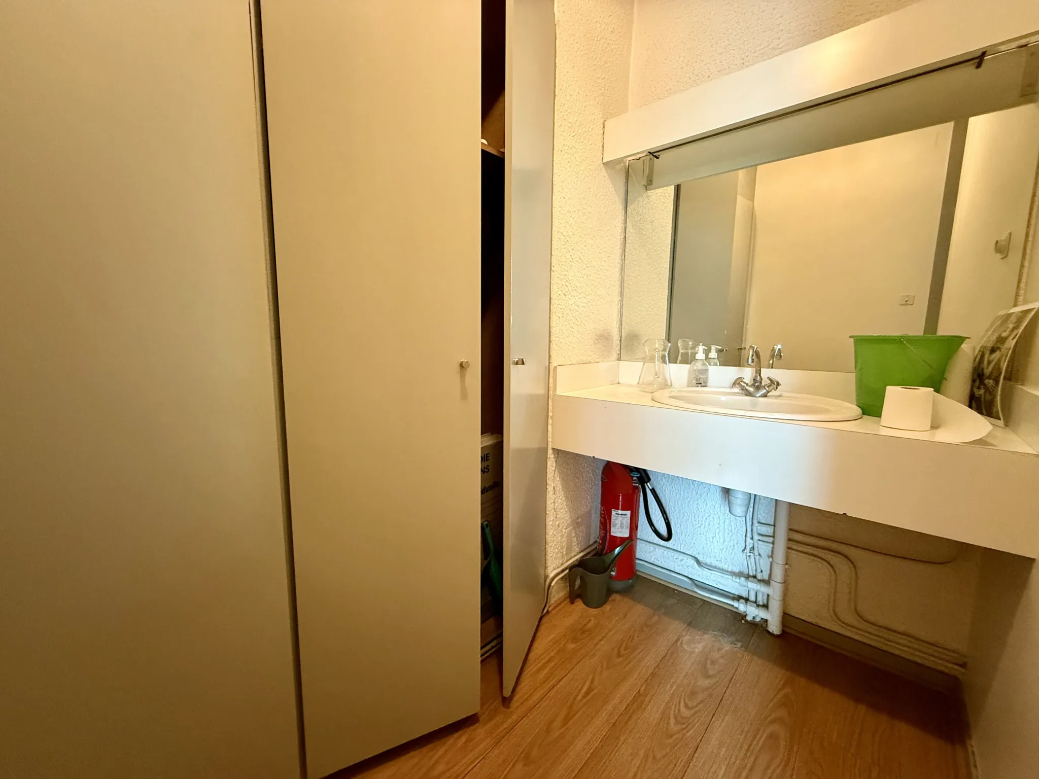 Local commercial de 111 m² avec cave à Saint-Jean-de-Maurienne en centre-ville, visibilité exceptionnelle 