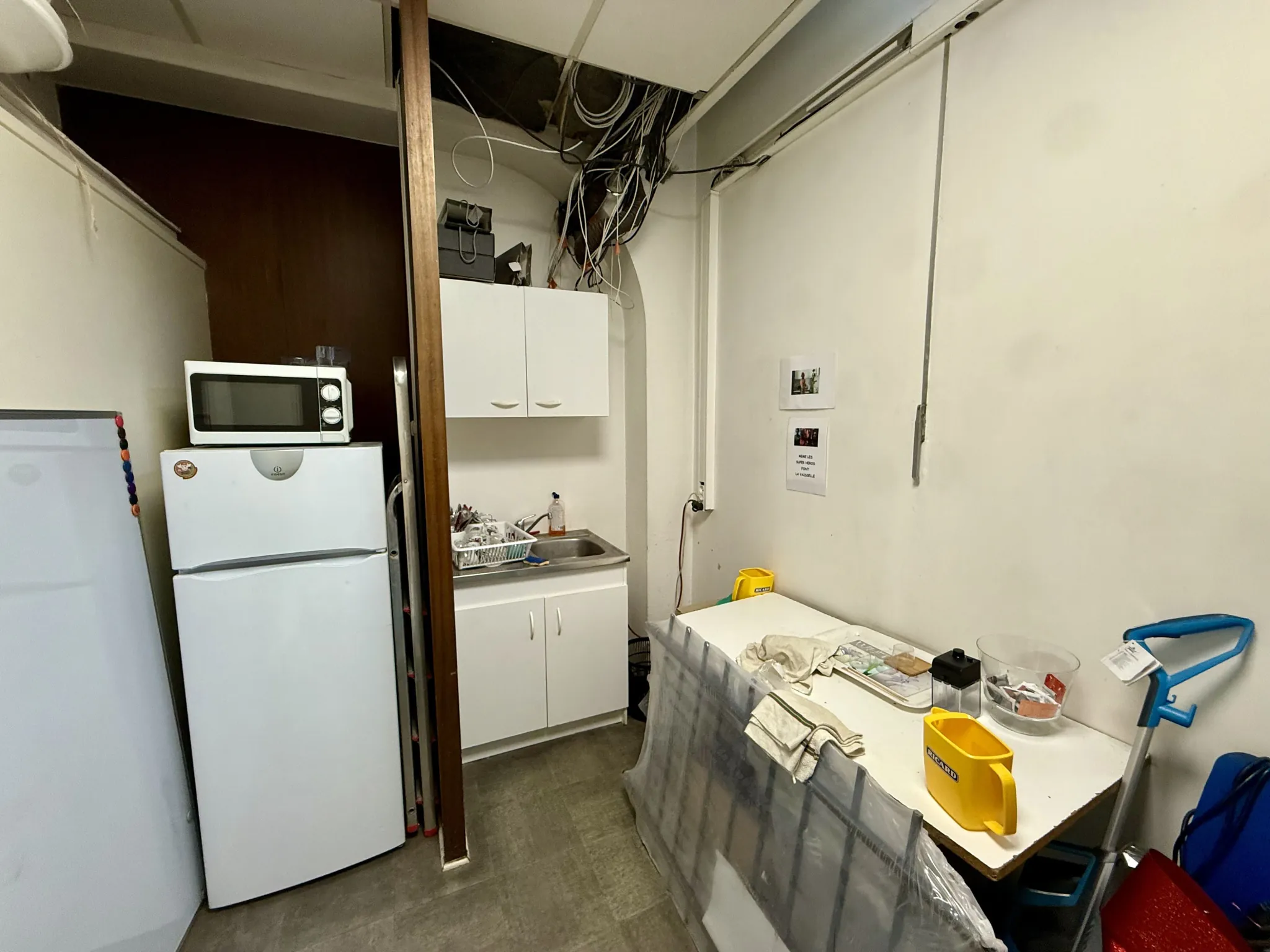 Local commercial de 111 m² avec cave à Saint-Jean-de-Maurienne en centre-ville, visibilité exceptionnelle 