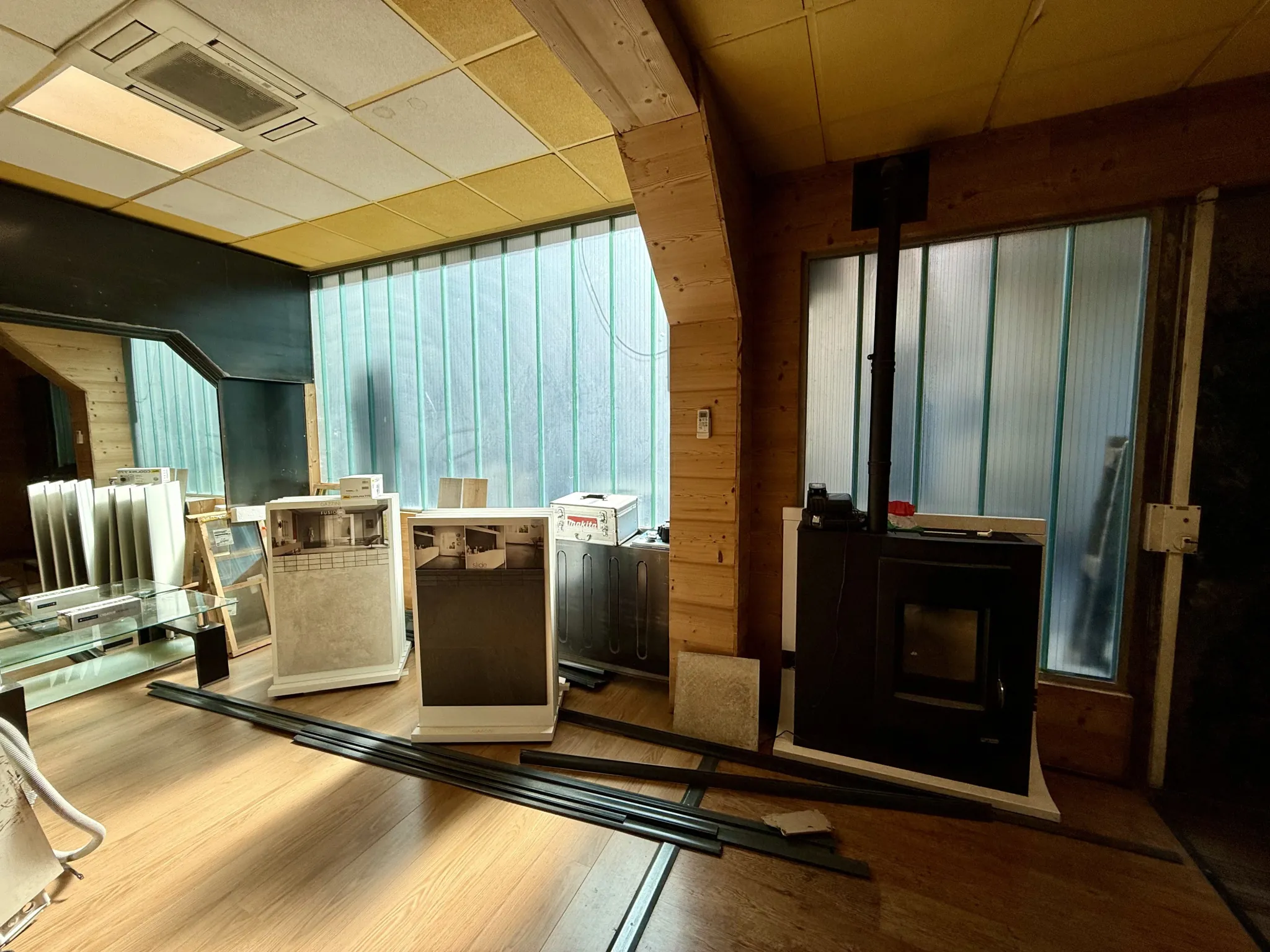 Local commercial de 111 m² avec cave à Saint-Jean-de-Maurienne en centre-ville, visibilité exceptionnelle 