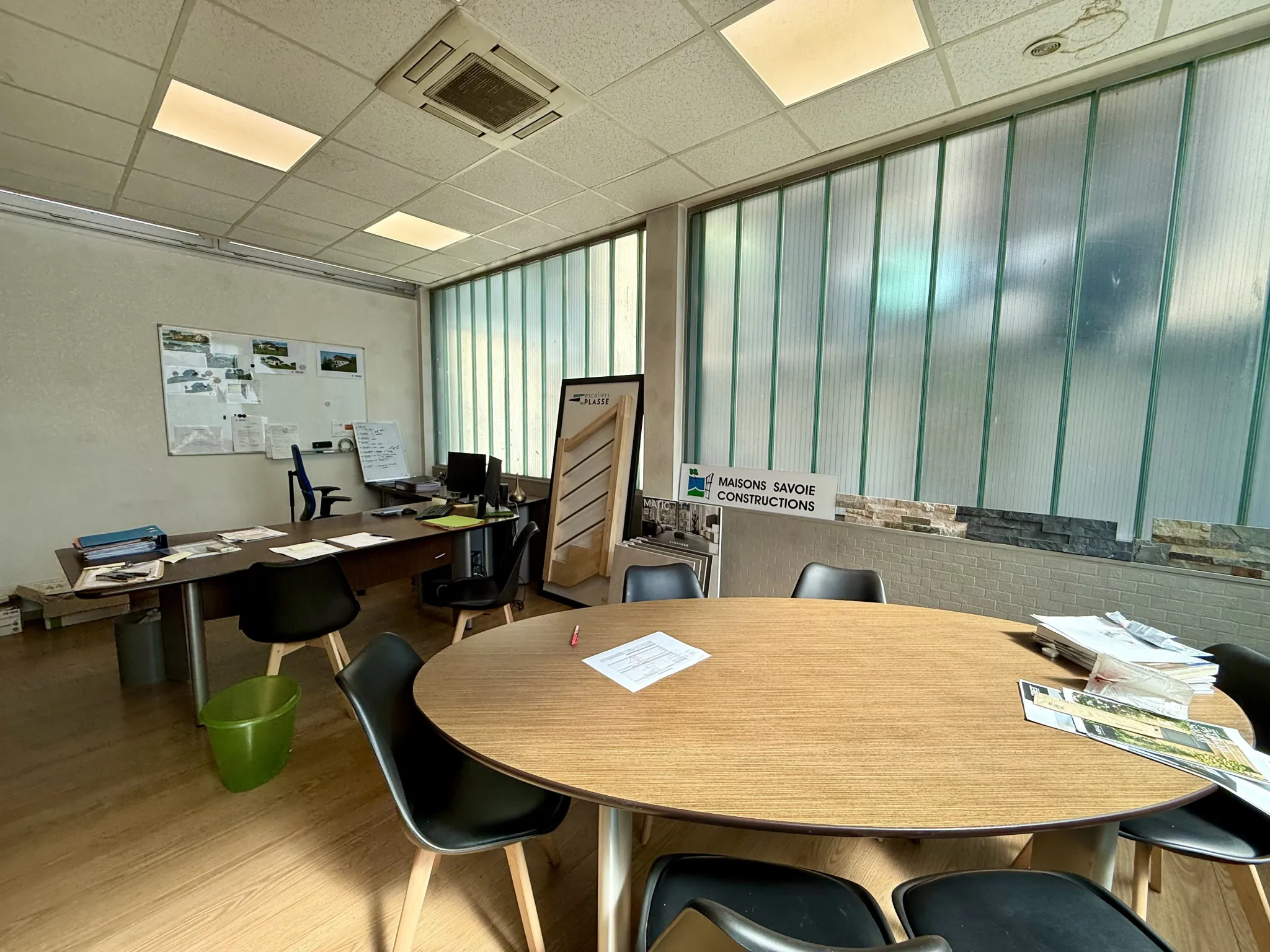 Local commercial de 111 m² avec cave à Saint-Jean-de-Maurienne en centre-ville, visibilité exceptionnelle 