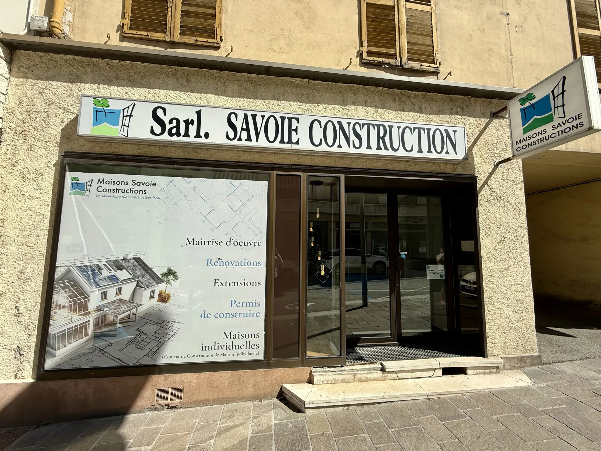 Local commercial de 111 m² avec cave à Saint-Jean-de-Maurienne en centre-ville, visibilité exceptionnelle 