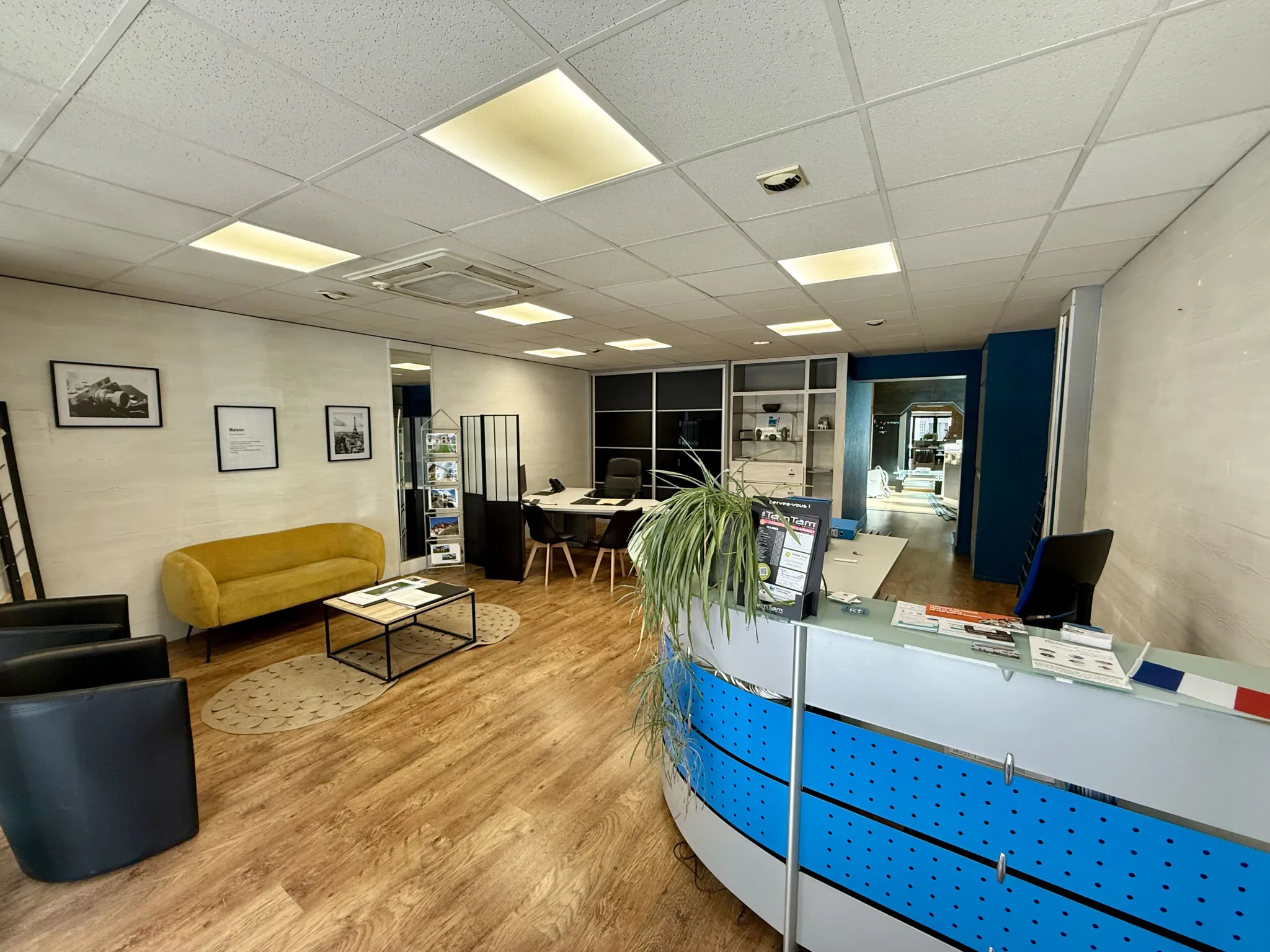 Local commercial de 111 m² avec cave à Saint-Jean-de-Maurienne en centre-ville, visibilité exceptionnelle 