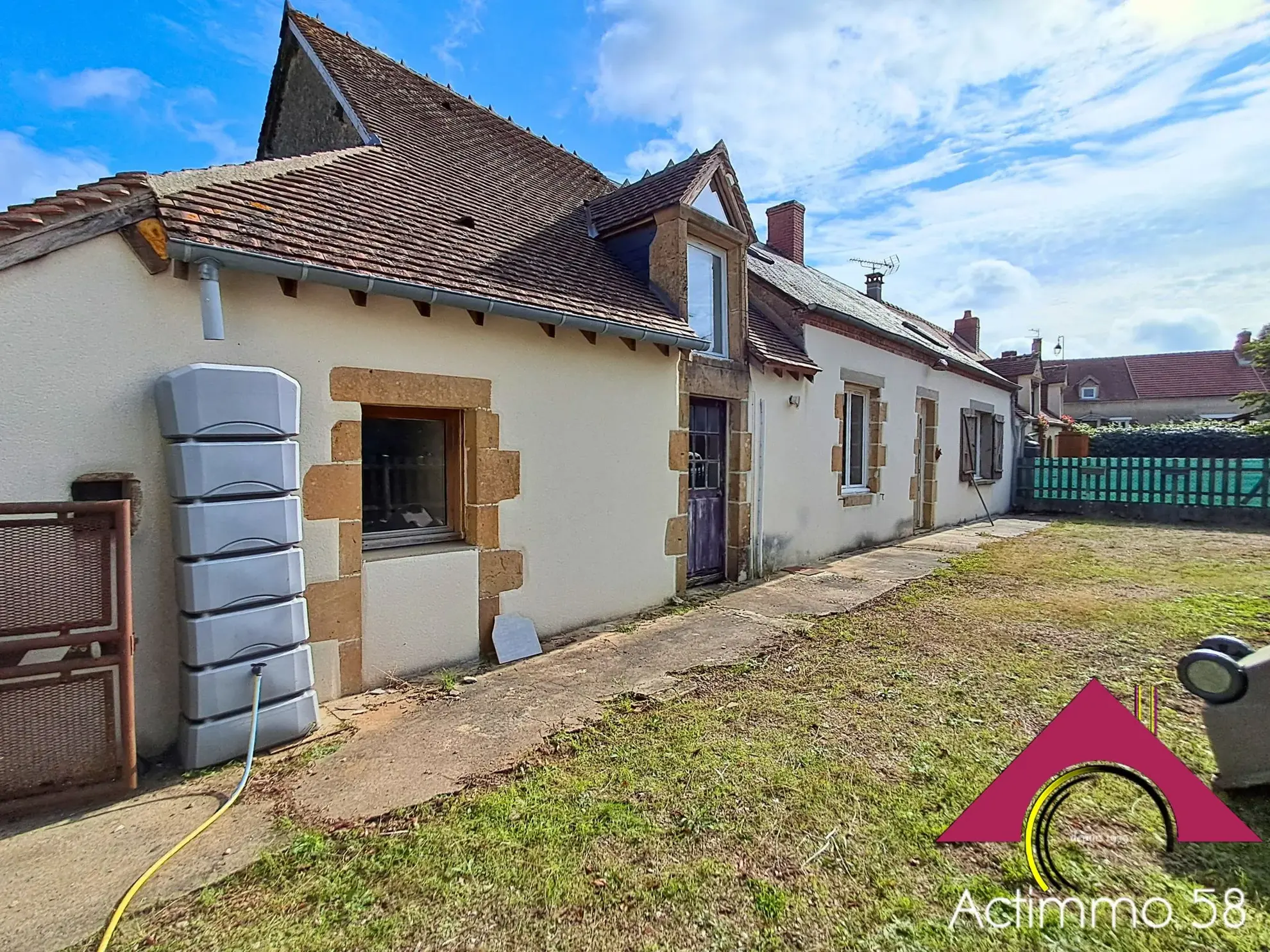 Maison de campagne à 8 minutes de Nérondes, 162 m² avec terrasse et garage