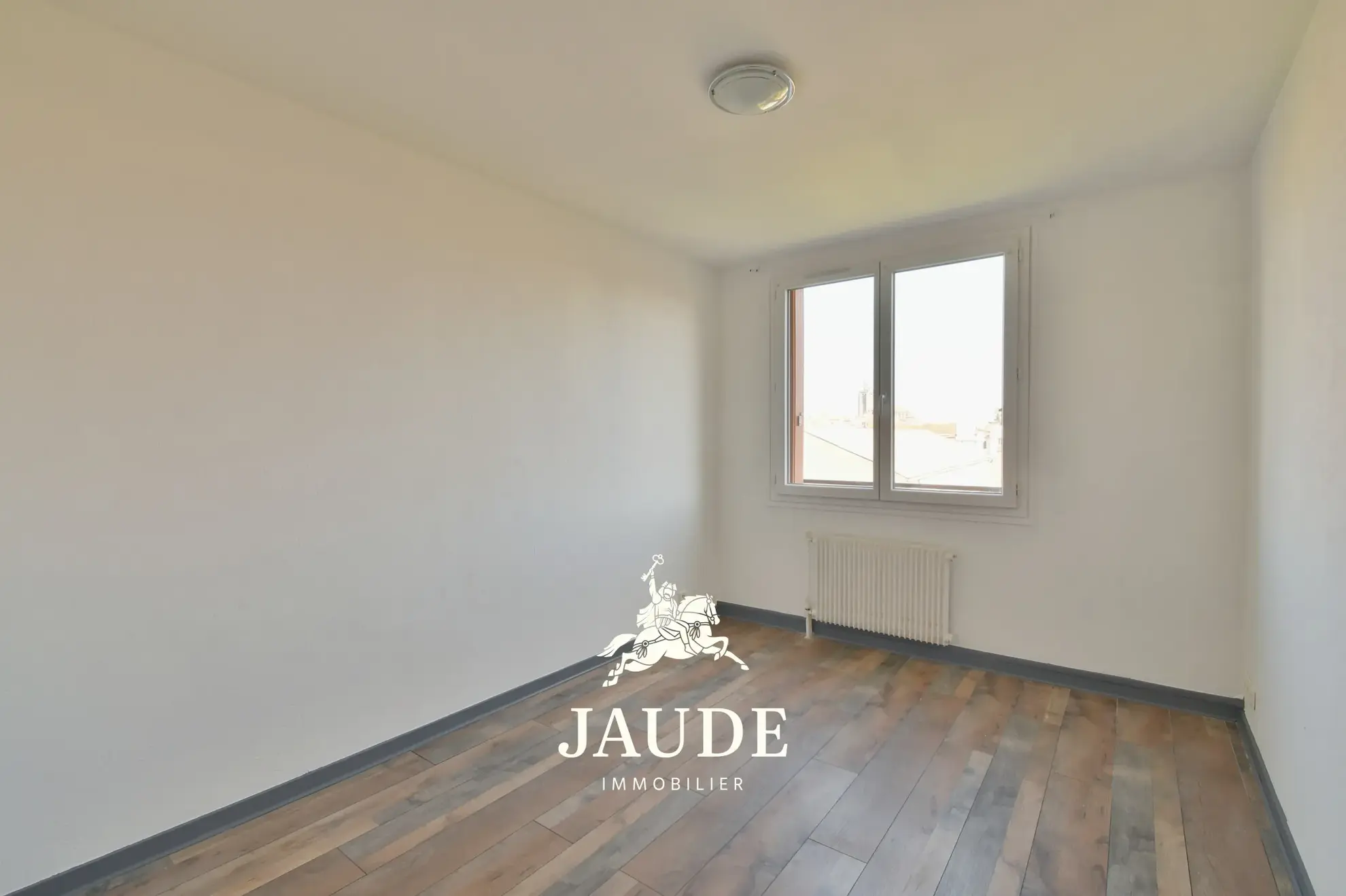 Appartement T3 de 62 m² en dernier étage avec balcon et parking à Clermont-Ferrand 