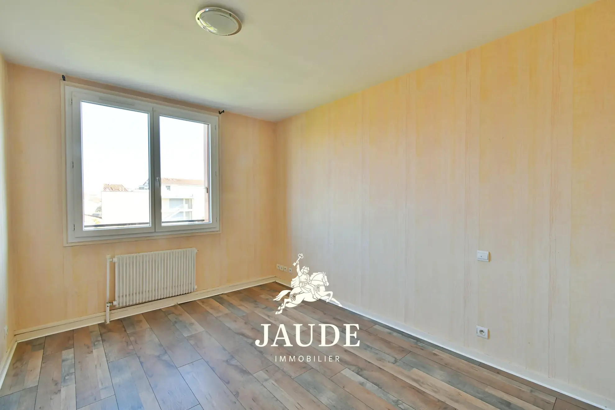 Appartement T3 de 62 m² en dernier étage avec balcon et parking à Clermont-Ferrand 