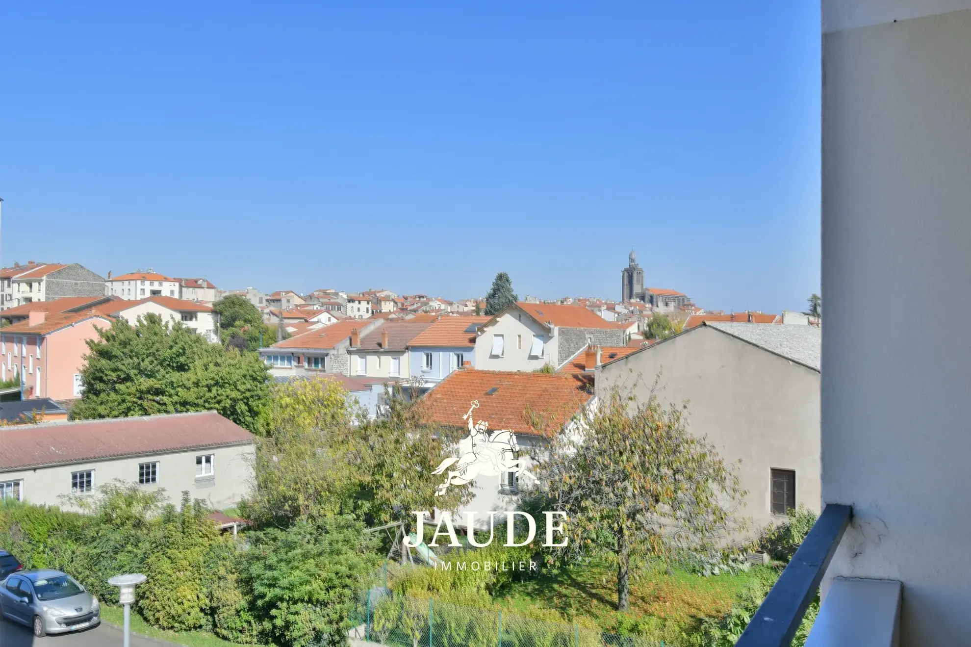 Appartement T3 de 62 m² en dernier étage avec balcon et parking à Clermont-Ferrand 