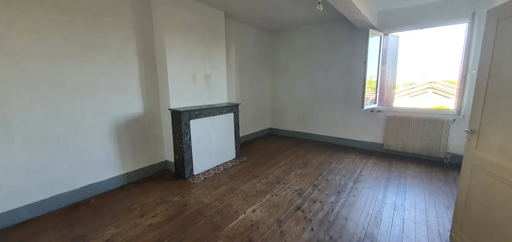 Maison de ville authentique à rénover à Aiguillon - 139 m² avec jardin