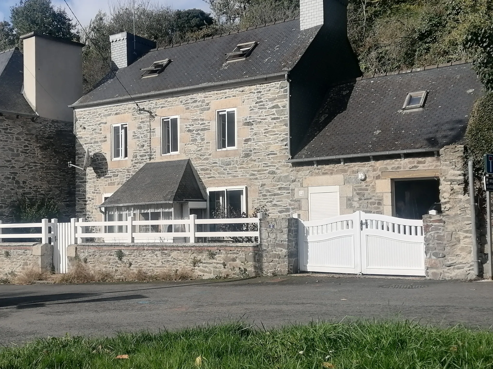 Maison en pierres à vendre à Tredarzec, Bretagne - Charmante propriété avec potentiel