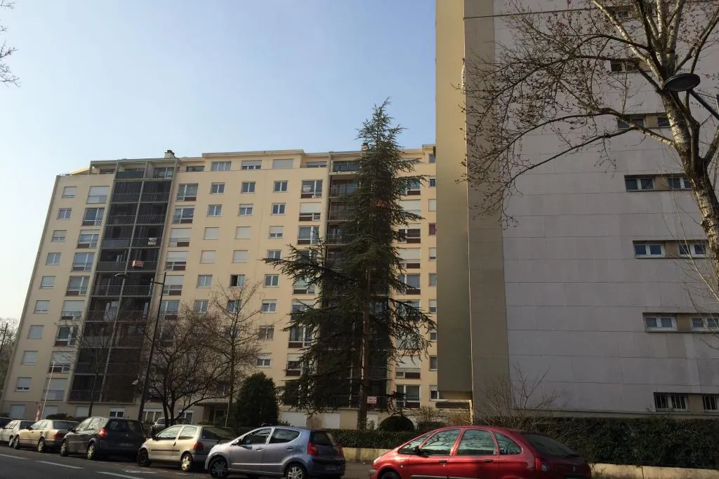 Appartement T5 rénové de 106,47 m² à Mulhouse avec garage et balcon