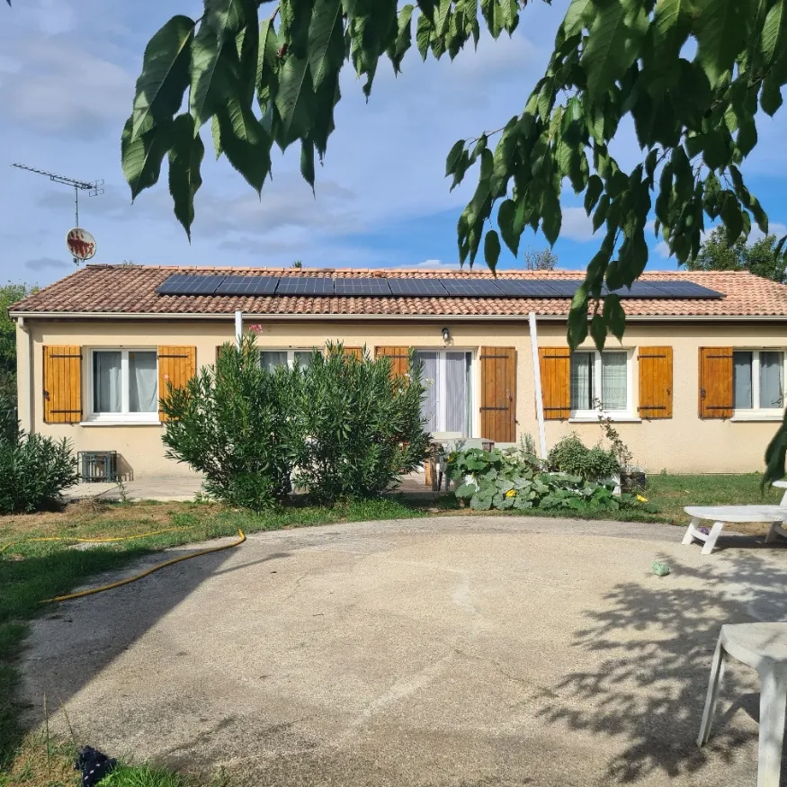 Maison familiale récente avec 4 chambres à Saint Seurin sur l'Isle