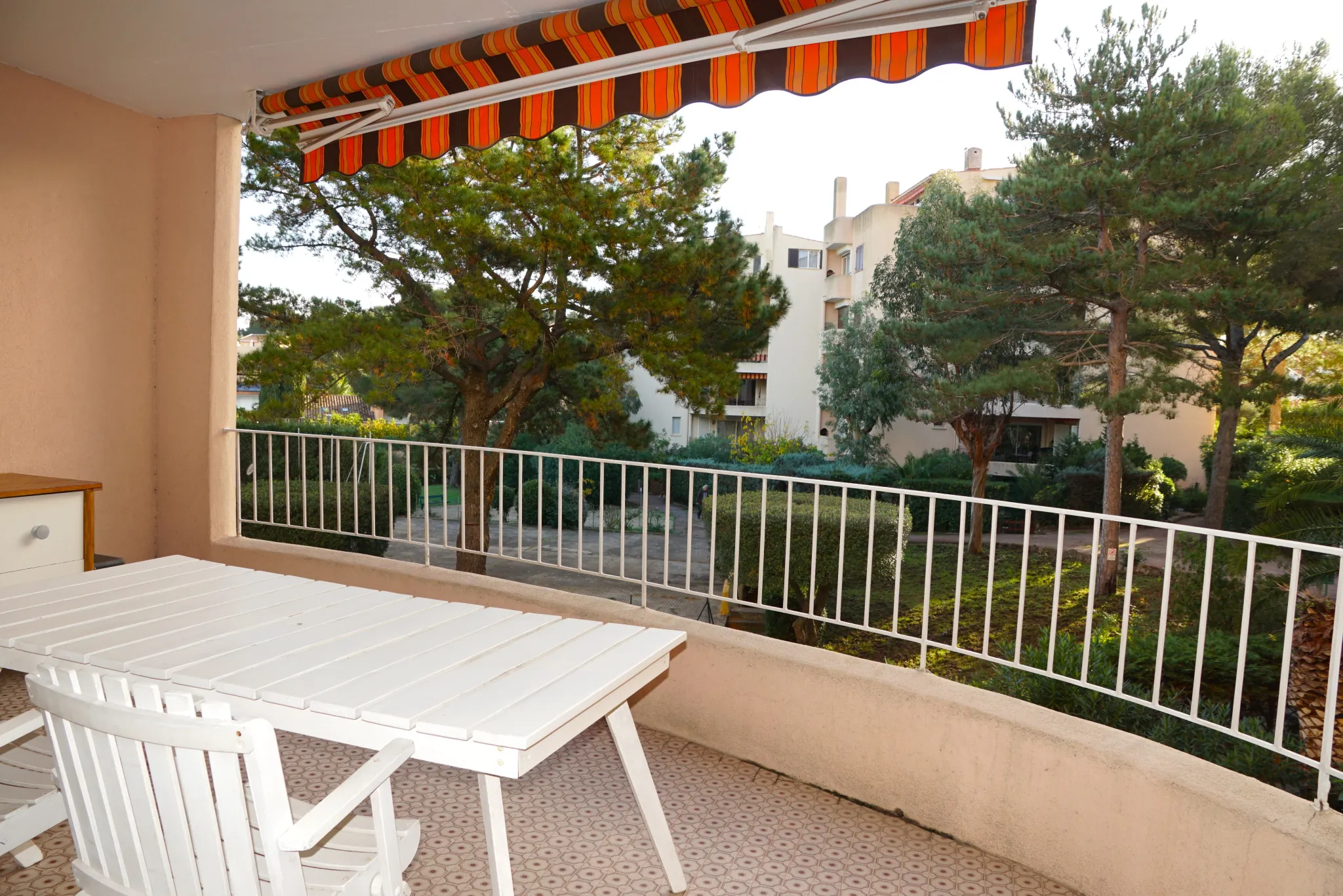 Appartement F2 de 40 m² avec grande terrasse et parking à Cavalaire-sur-Mer 