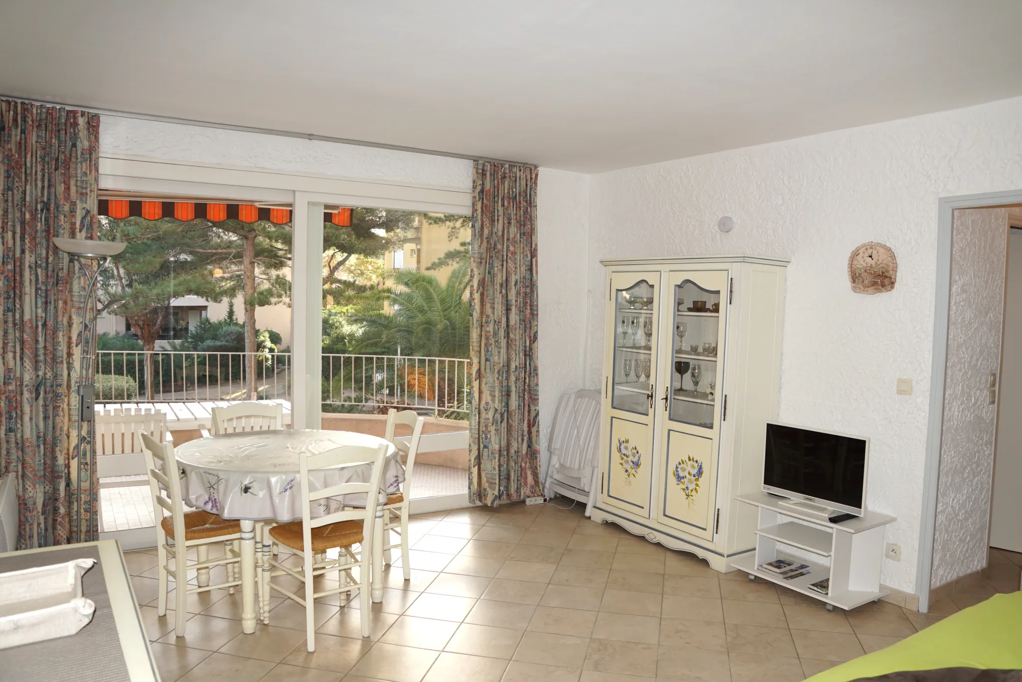 Appartement F2 de 40 m² avec grande terrasse et parking à Cavalaire-sur-Mer 