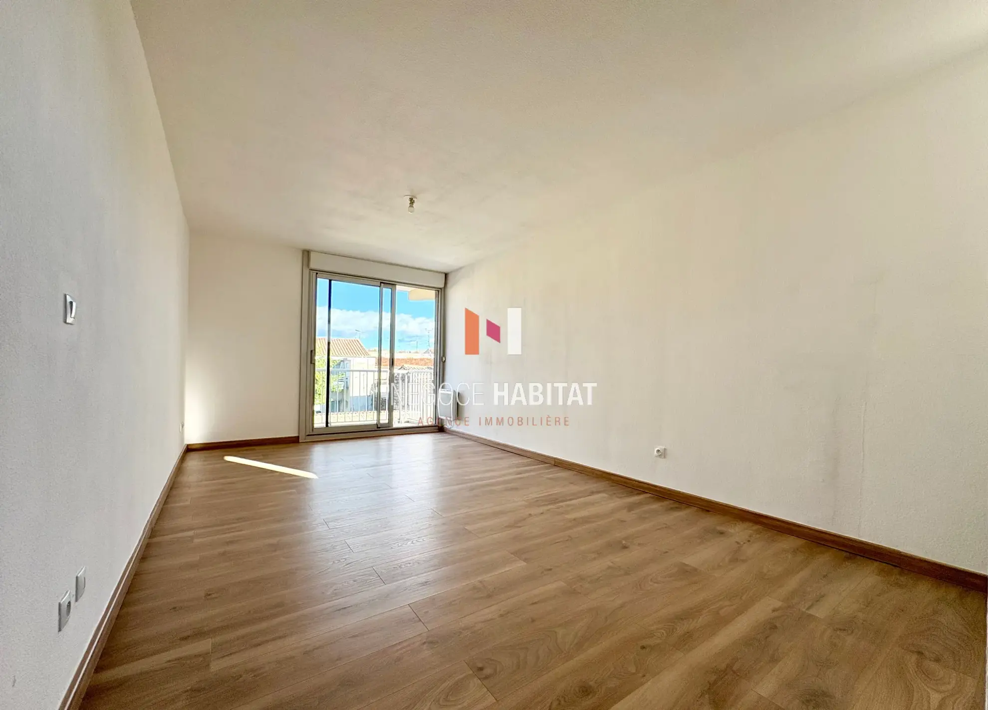 Appartement T1 à vendre à Lunel avec terrasse, proximité gare et commodités 