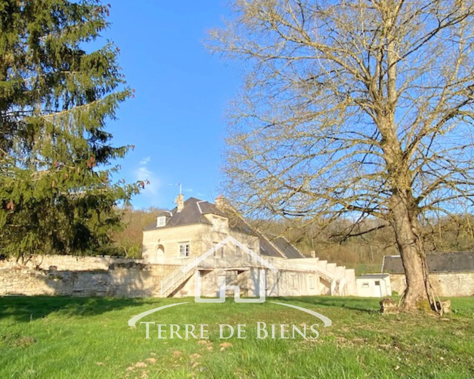 Belle maison avec sous-sol, dépendances et environnement naturel à Berny-Riviére