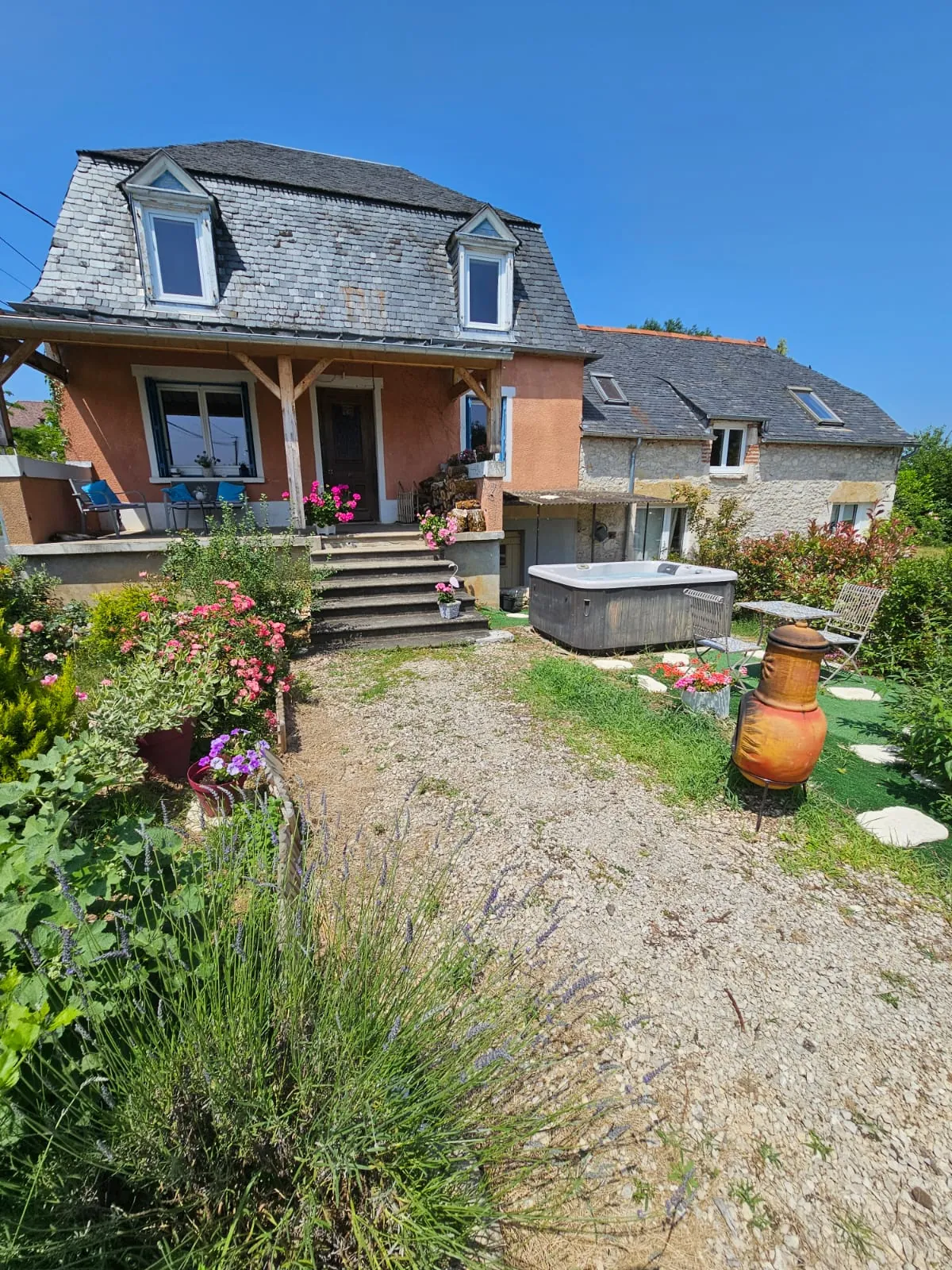 Vente de deux maisons en pierre à Saint-Sozy avec terrain de 1080 m2