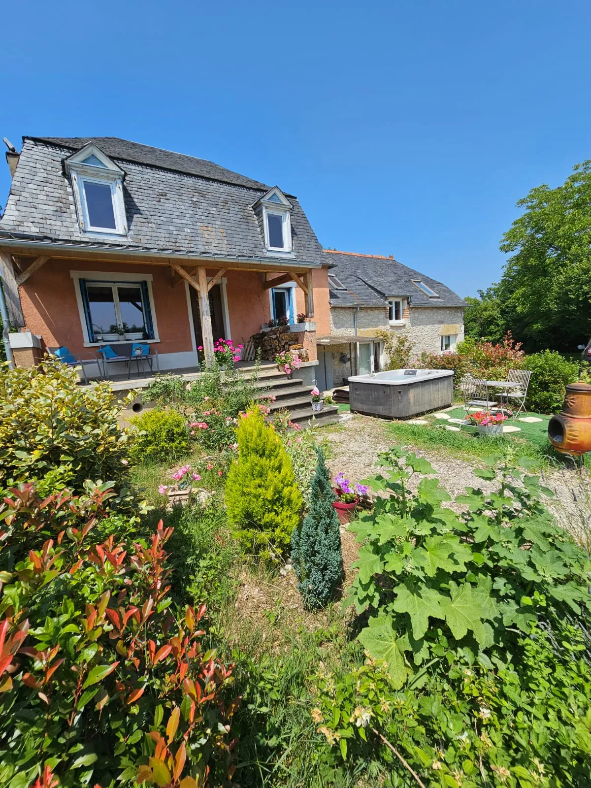 Vente de deux maisons en pierre à Saint-Sozy avec terrain de 1080 m2 