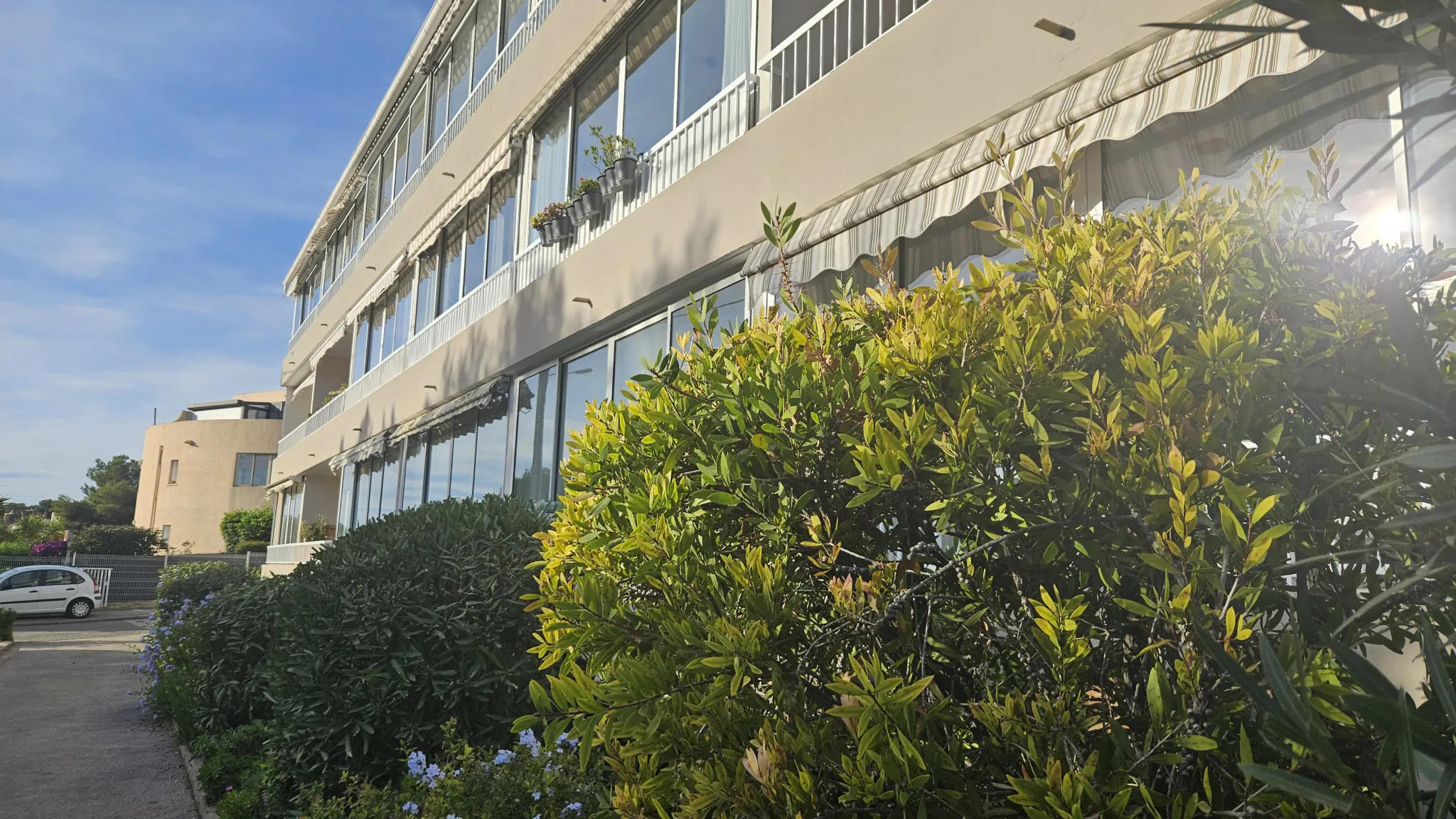 Appartement T2 rénové avec terrasse à Bandol, proche commerces et gare 