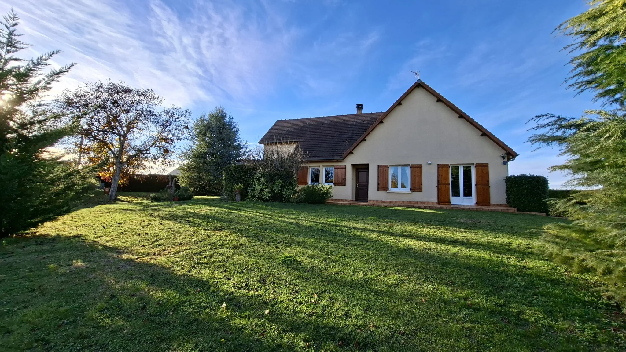 Maison plain-pied de 1995 avec sous-sol et 4 chambres à Aillant-sur-Tholon
