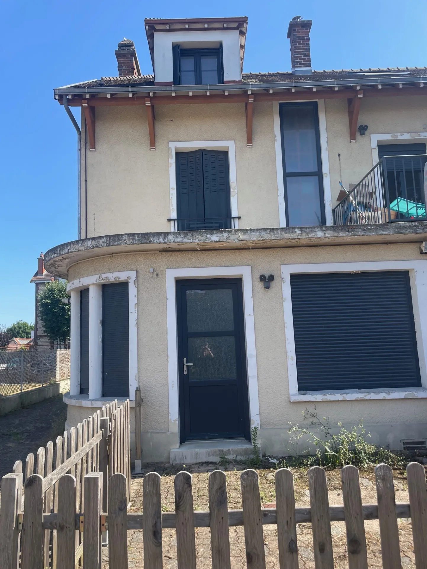 Triplex de 97 m2 avec terrasse à Sainte Savine, proche commodités 