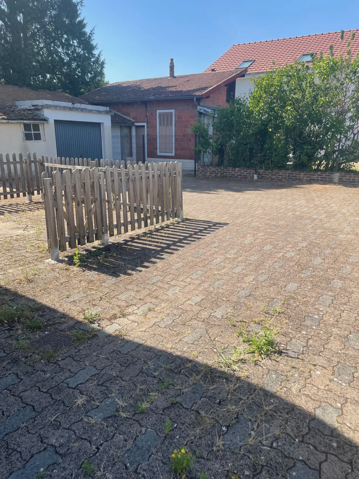 Triplex de 97 m2 avec terrasse à Sainte Savine, proche commodités 