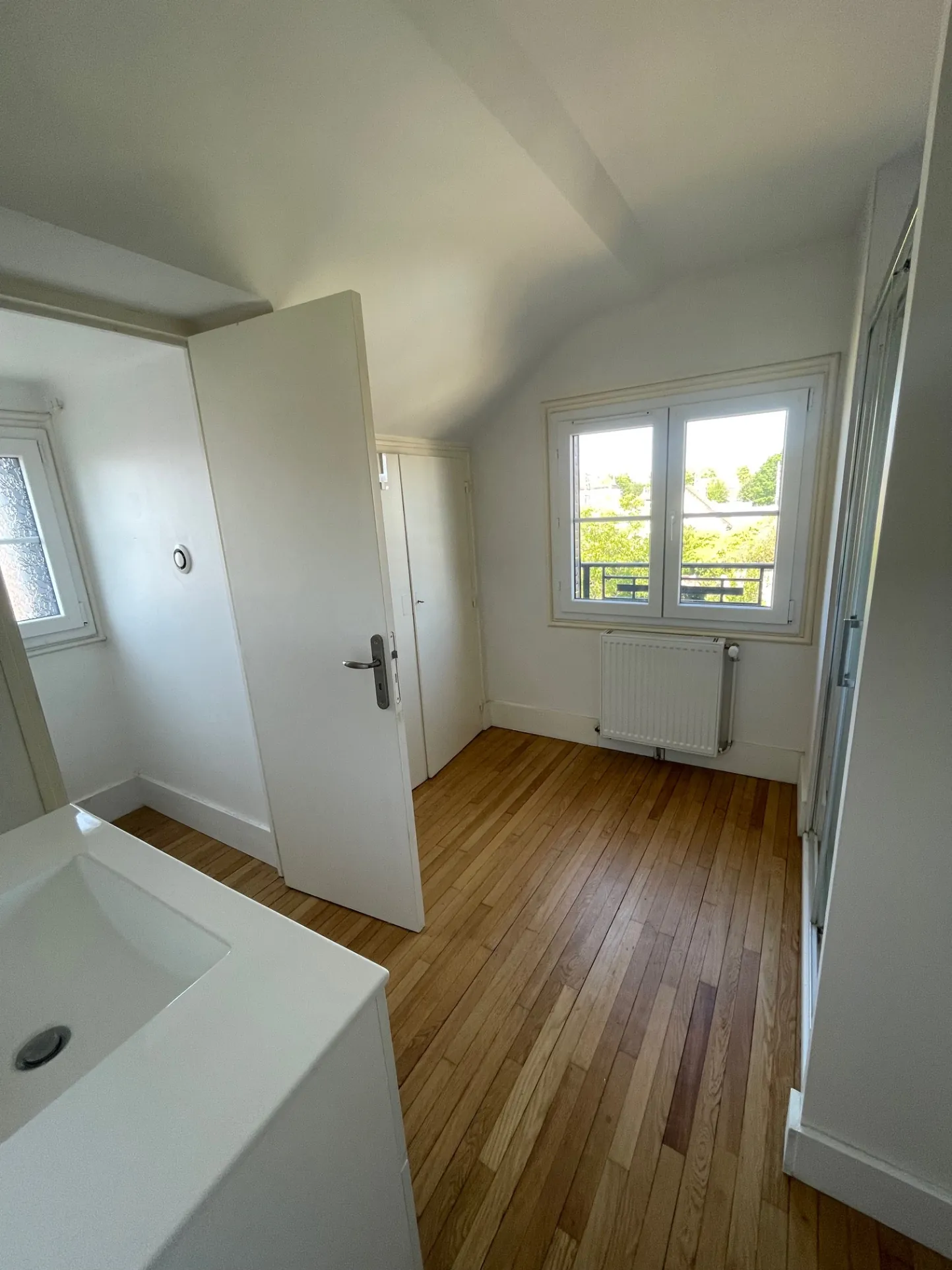 Triplex de 97 m2 avec terrasse à Sainte Savine, proche commodités 