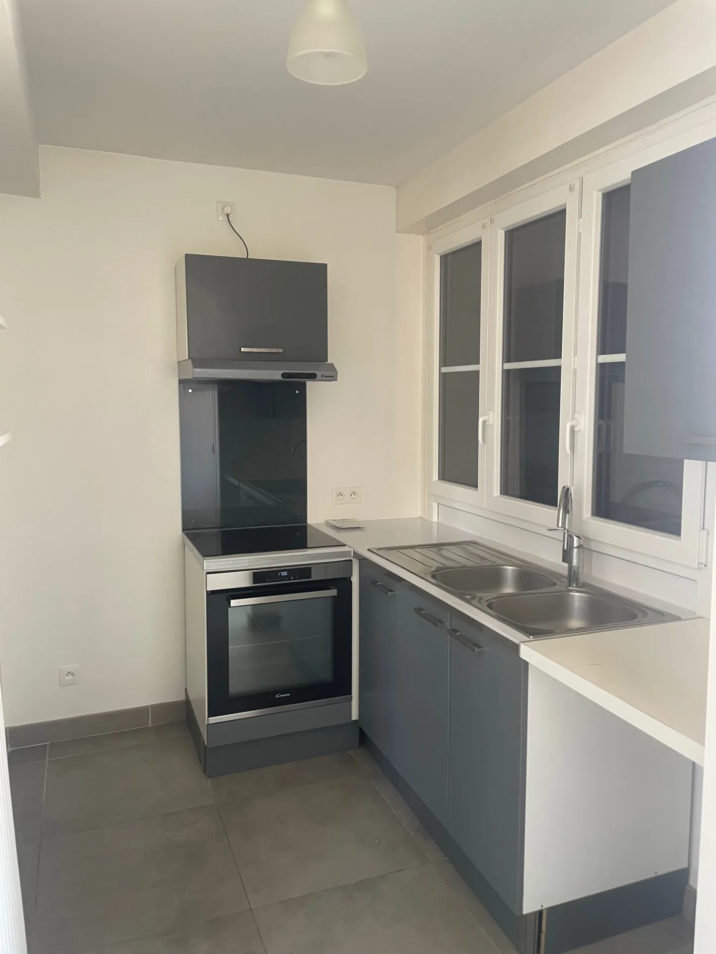 Triplex de 97 m2 avec terrasse à Sainte Savine, proche commodités 