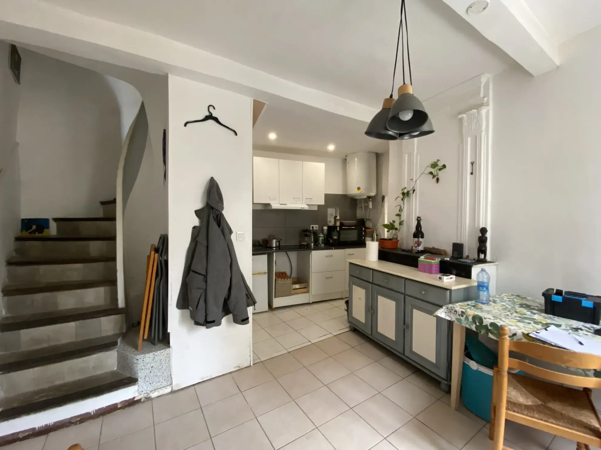 Maison de ville à vendre à Magalas avec cave et extérieur - Potentiel de rénovation