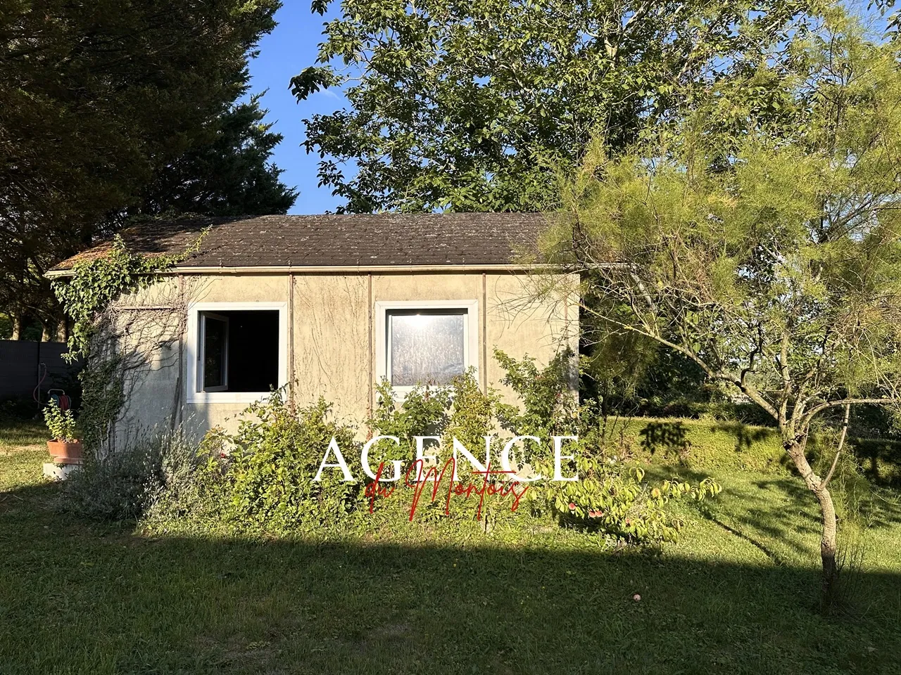 Charmante maison de plain-pied avec jardin et piscine à Sergines 