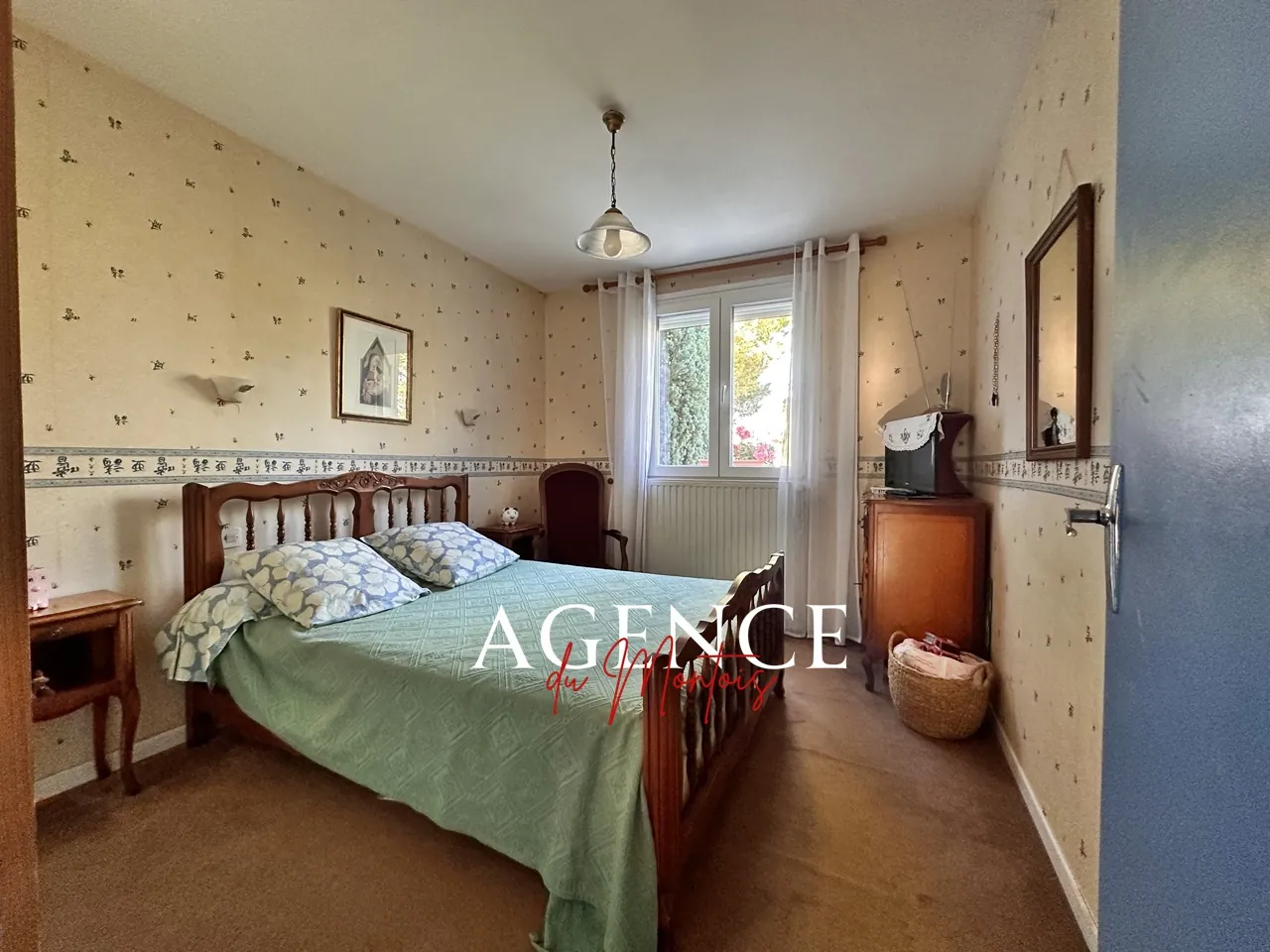 Charmante maison de plain-pied avec jardin et piscine à Sergines 