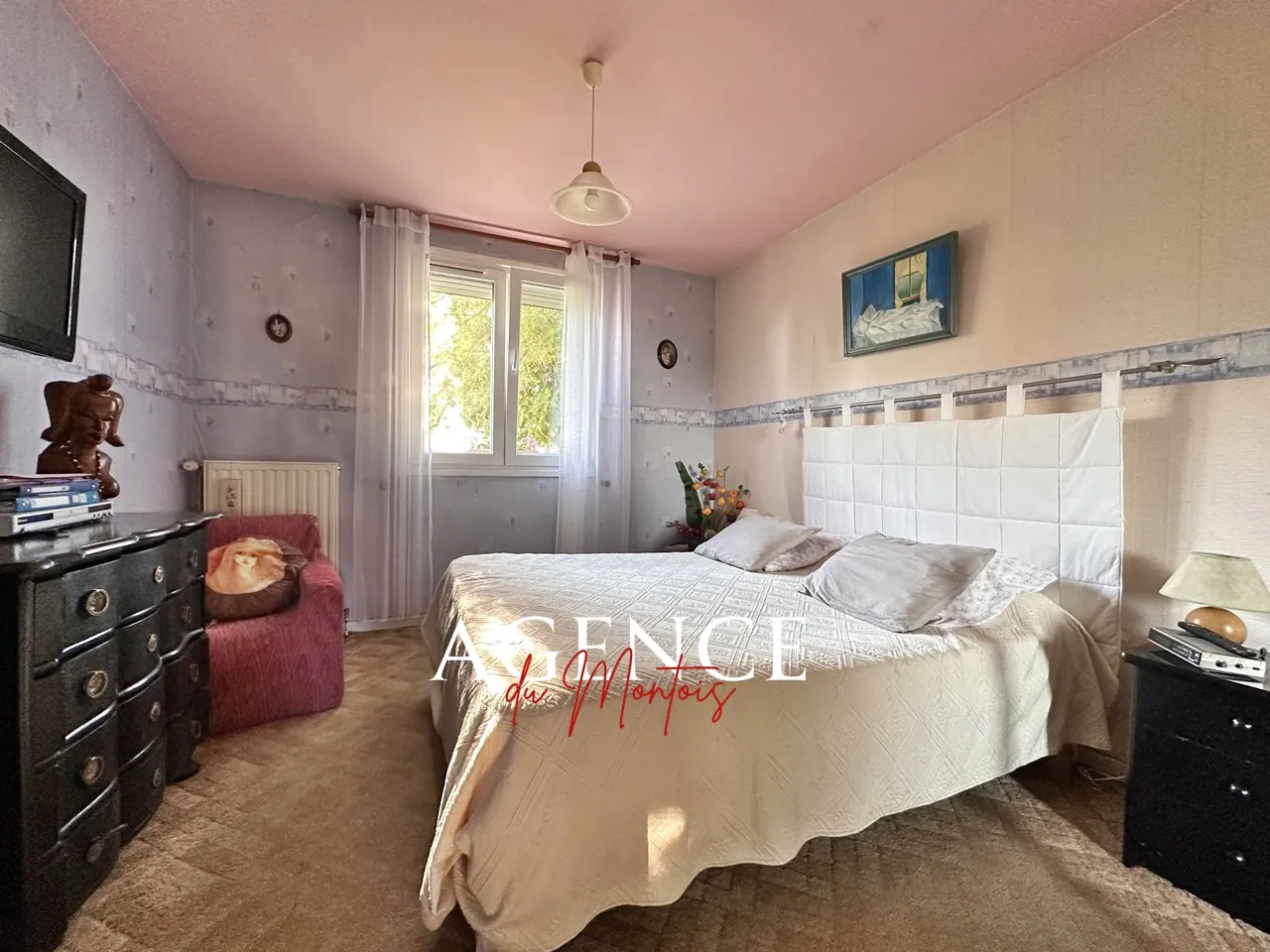 Charmante maison de plain-pied avec jardin et piscine à Sergines 