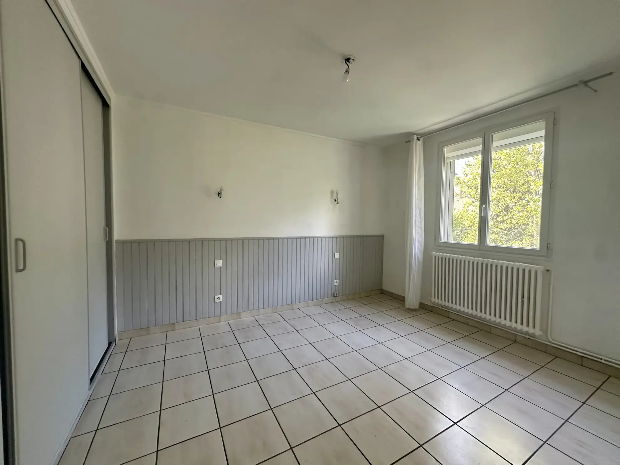 Charmante maison de 129 m² avec jardin et garage à Carcassonne 