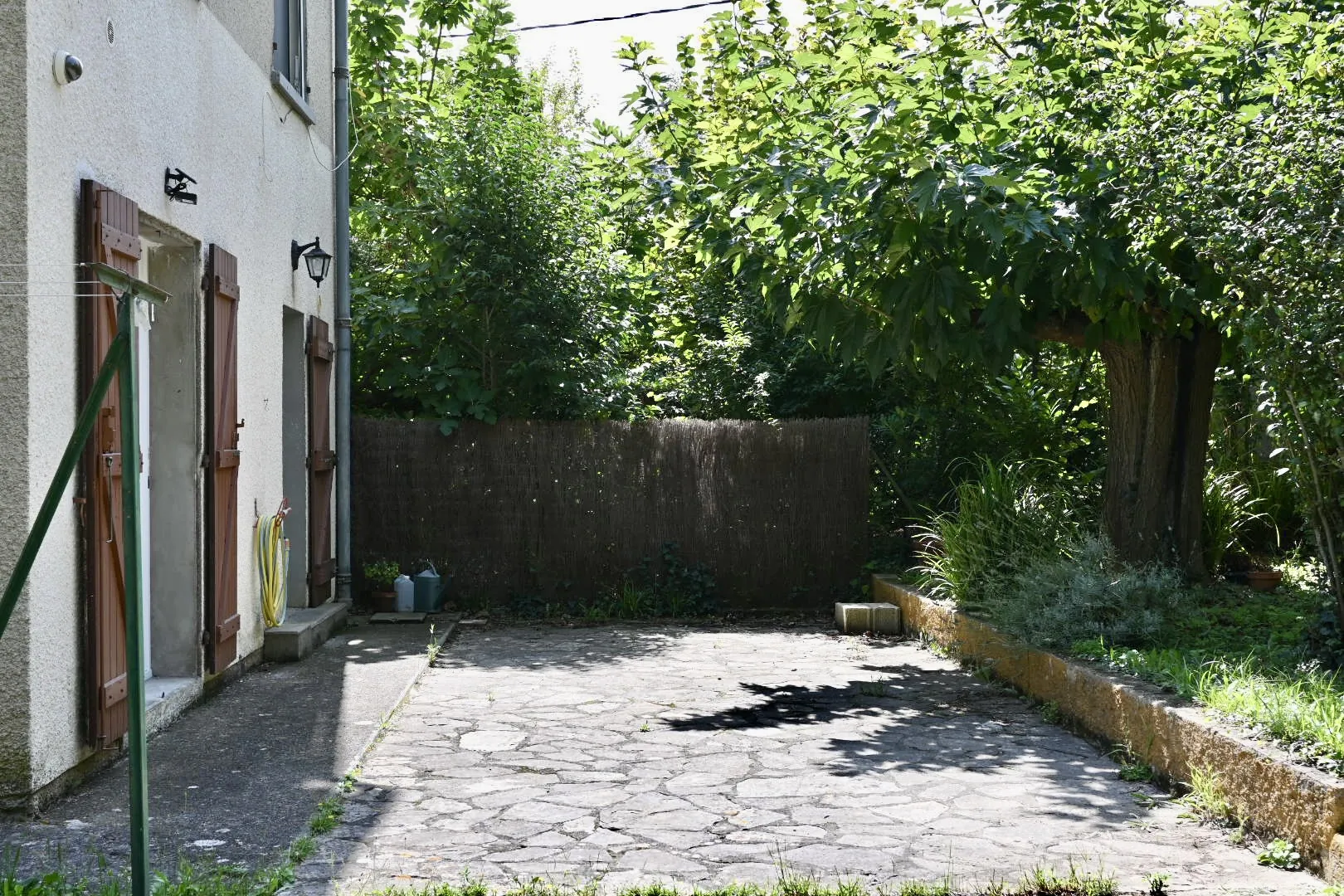 Charmante maison de 129 m² avec jardin et garage à Carcassonne 
