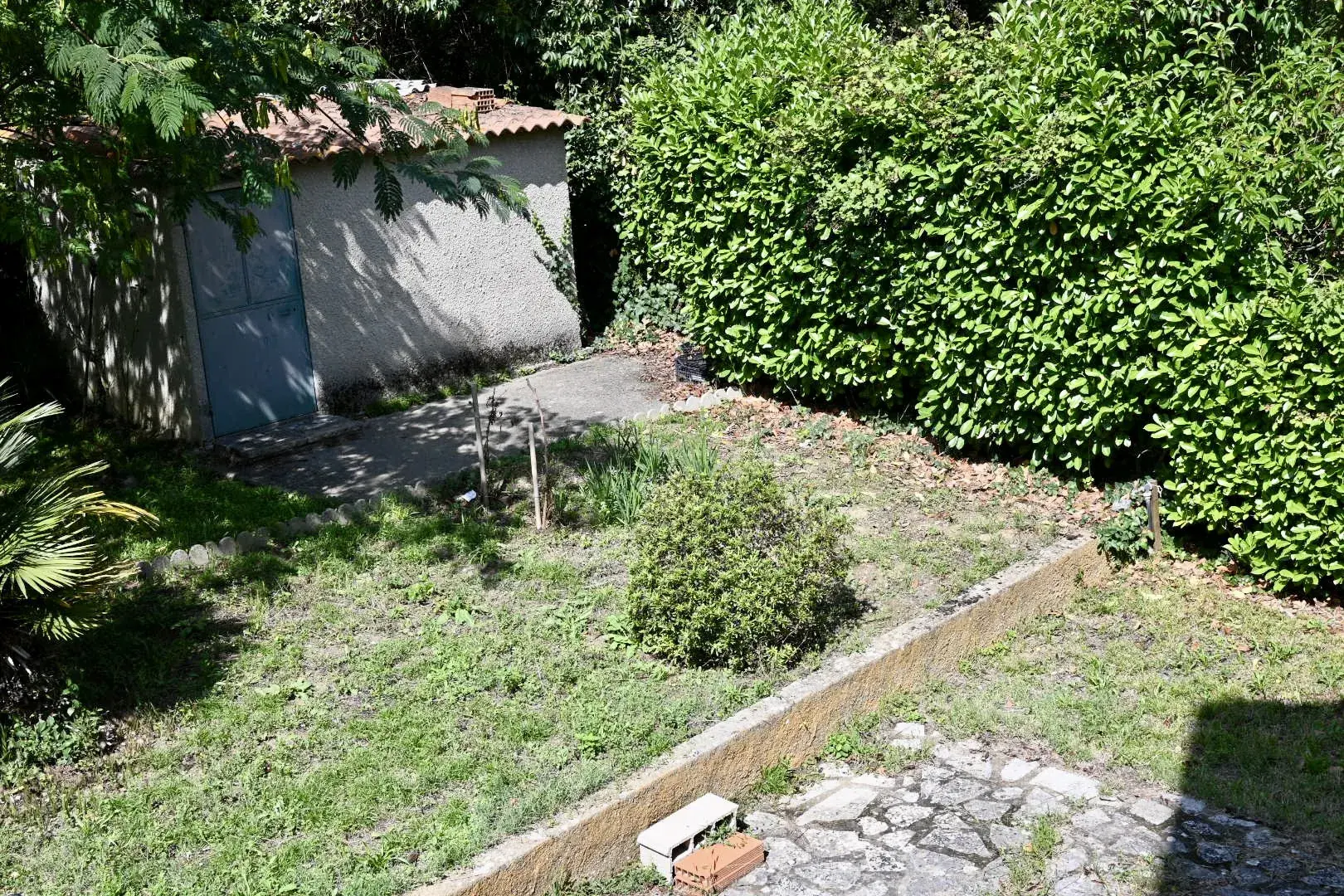 Charmante maison de 129 m² avec jardin et garage à Carcassonne 