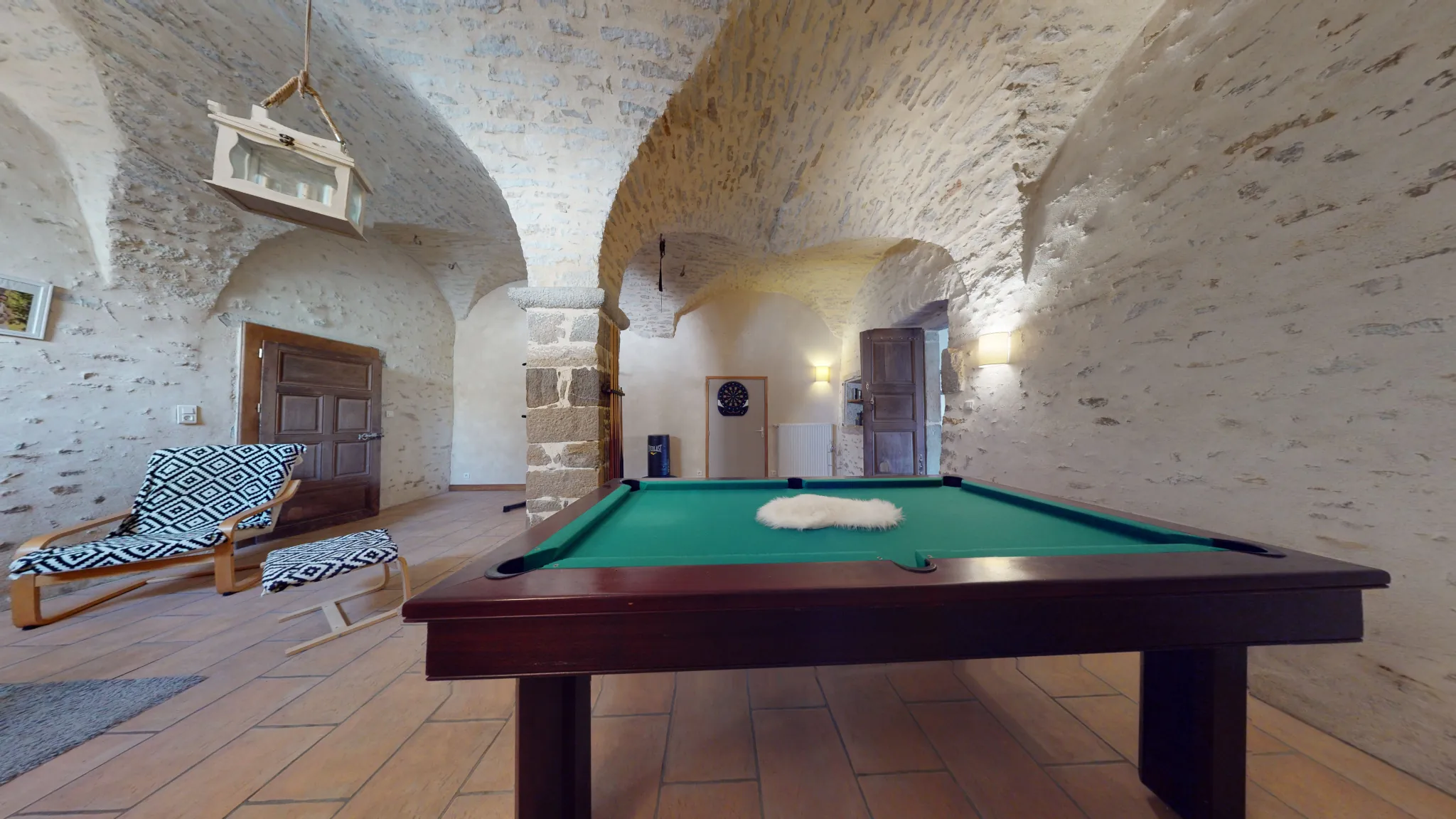 Grande maison en pierre avec 6 chambres à Chemaudin et Vaux