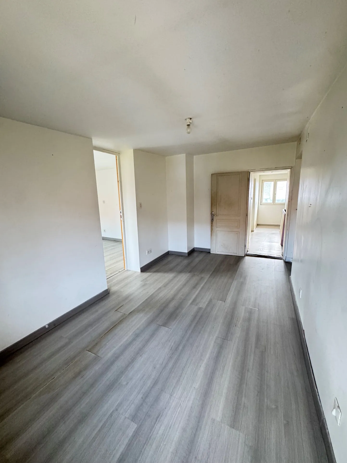 Maison à rénover à Foussemagne avec grand potentiel et jardin privatif 