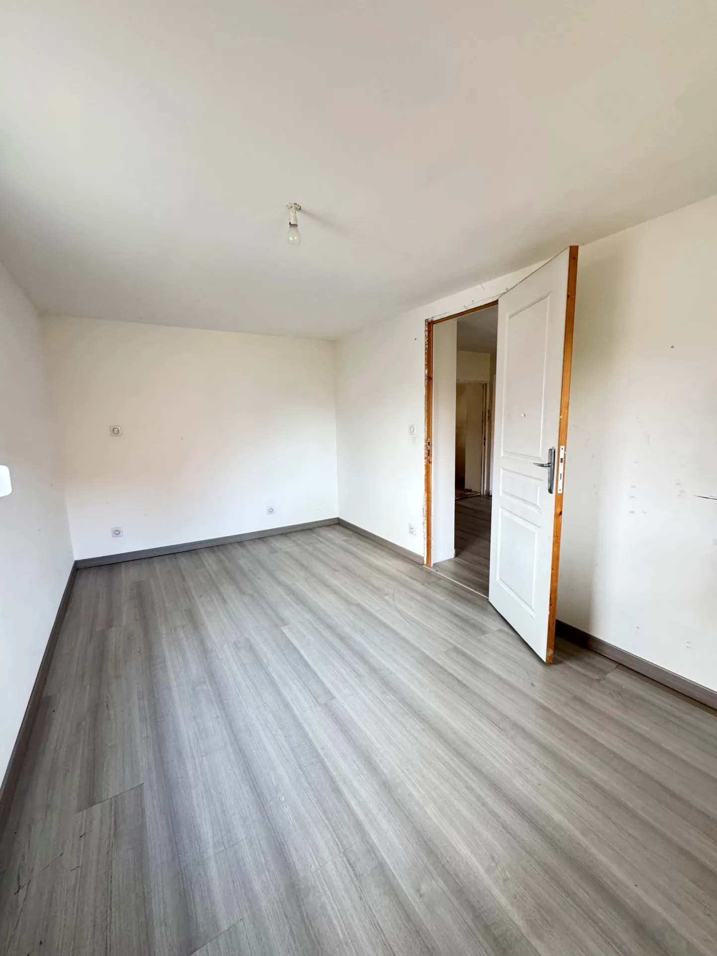 Maison à rénover à Foussemagne avec grand potentiel et jardin privatif 