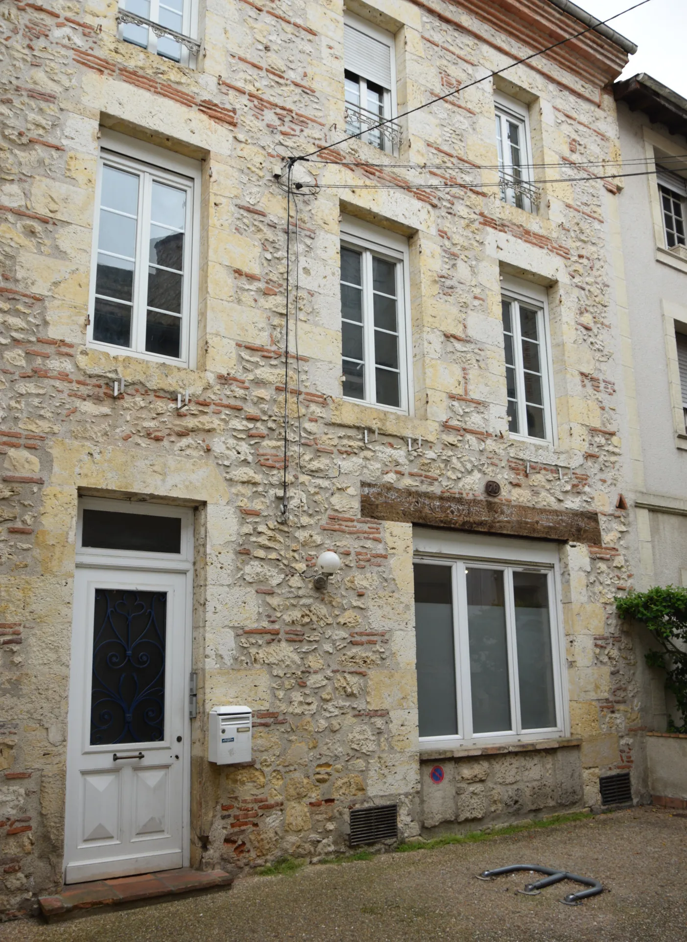 Belle maison en pierre avec garage et patio à Agen, secteur Préfecture