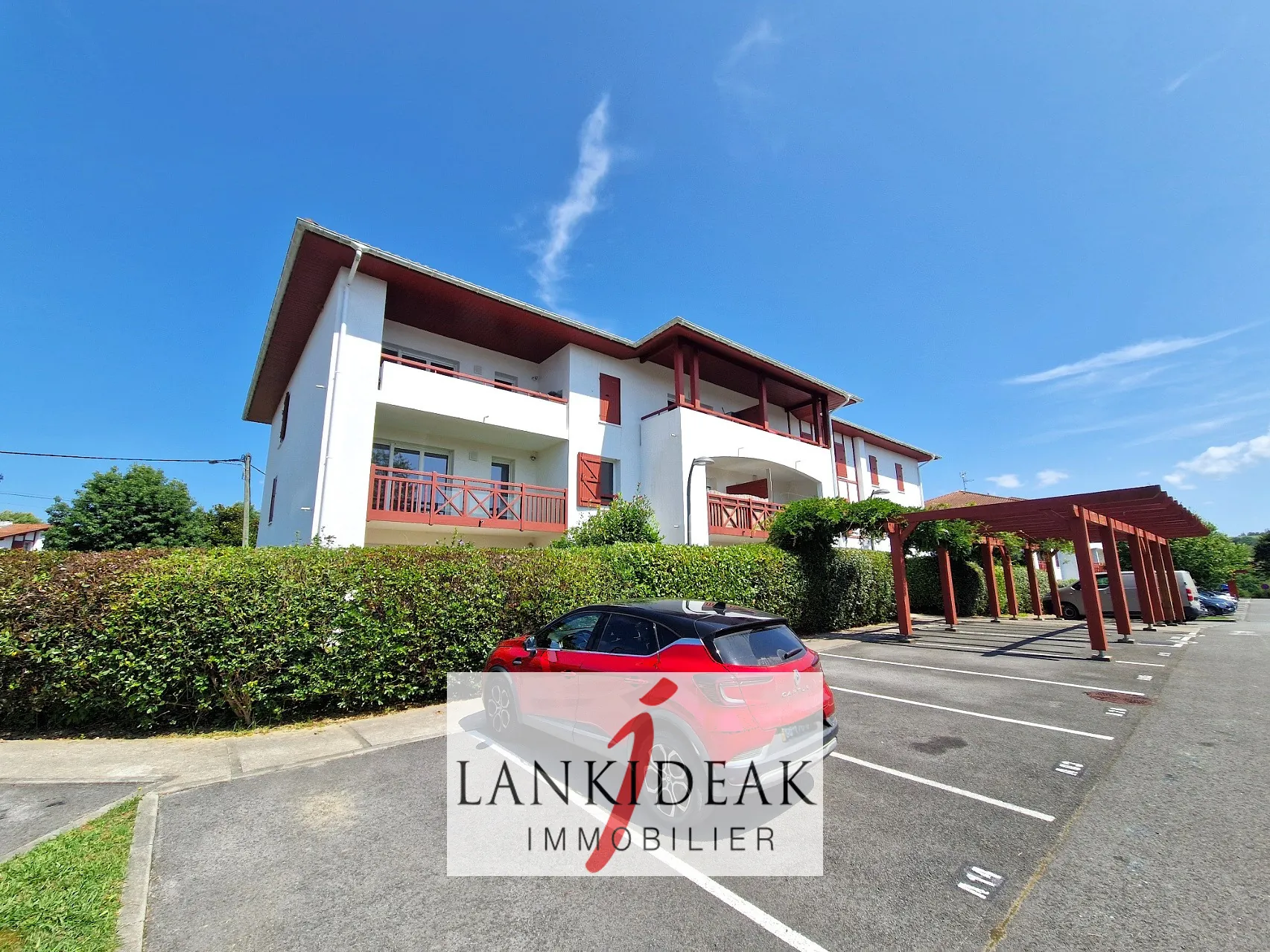 Appartement T3 à Ustaritz de 68 m² avec terrasse et parking privé 