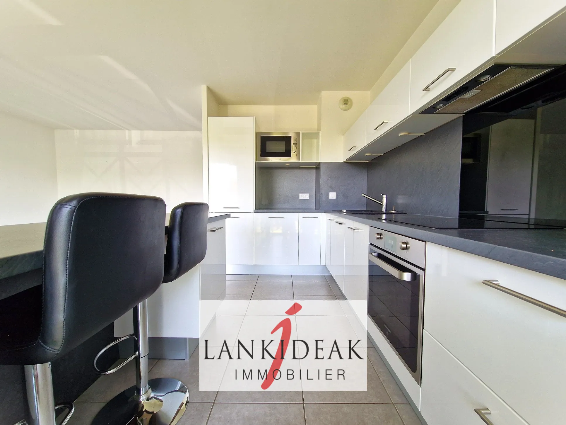 Appartement T3 à Ustaritz de 68 m² avec terrasse et parking privé 