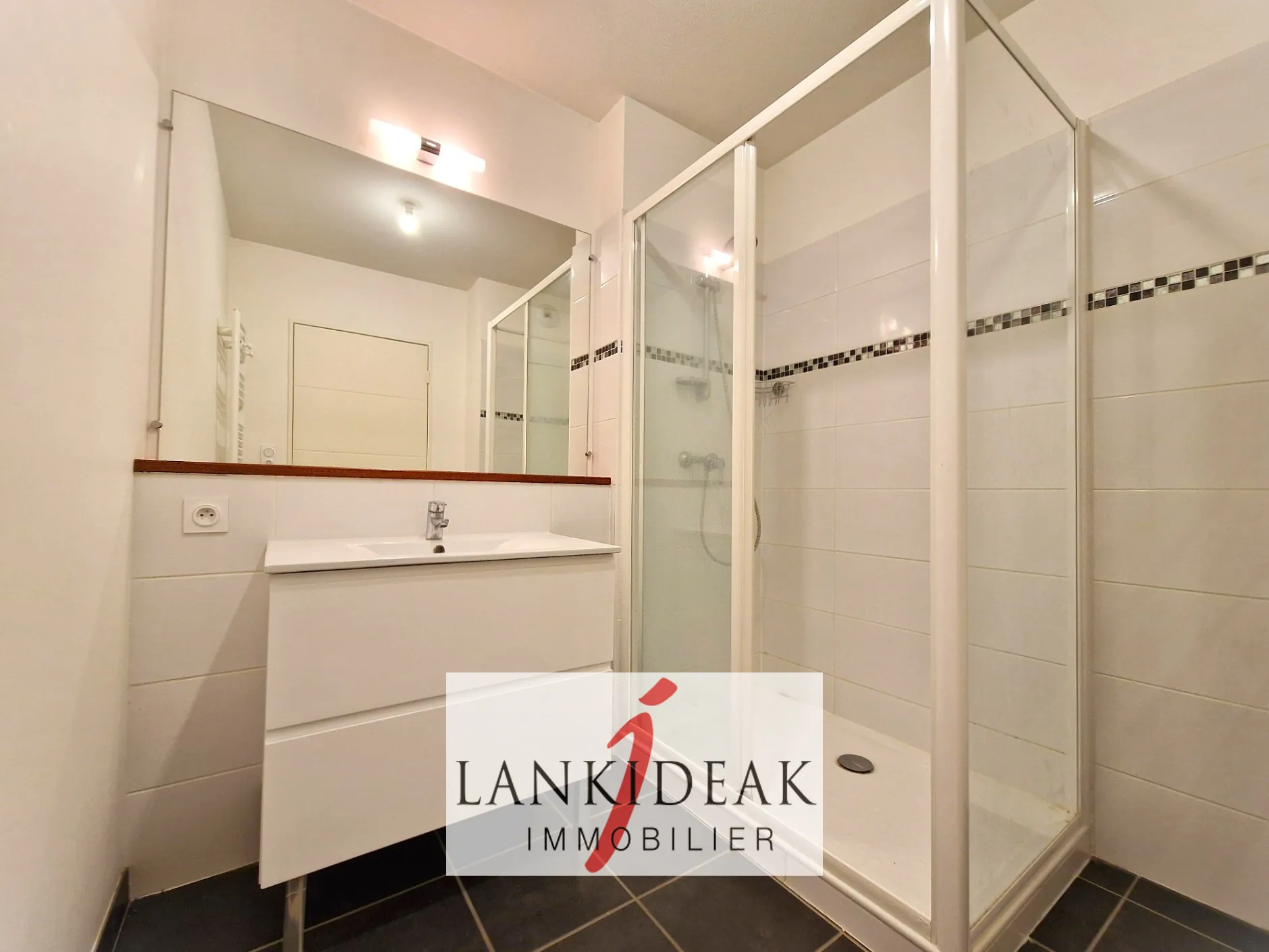 Appartement T3 à Ustaritz de 68 m² avec terrasse et parking privé 