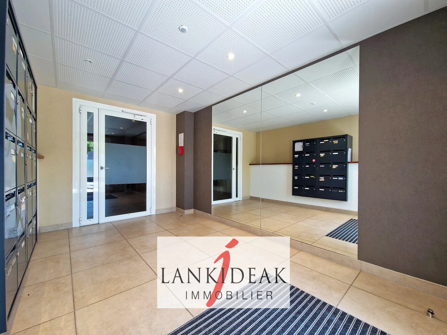 Appartement T3 à Ustaritz de 68 m² avec terrasse et parking privé 